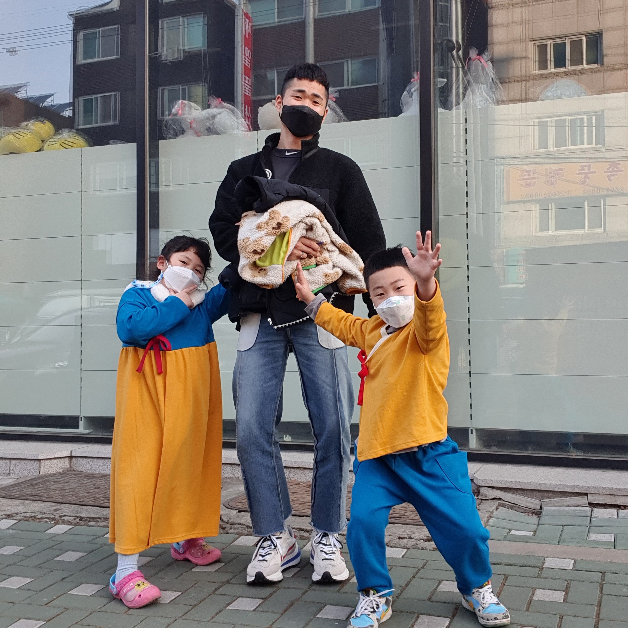 Nike x Sacai VaporWaffle Royal Fuchsia 착용 스타일 - 2