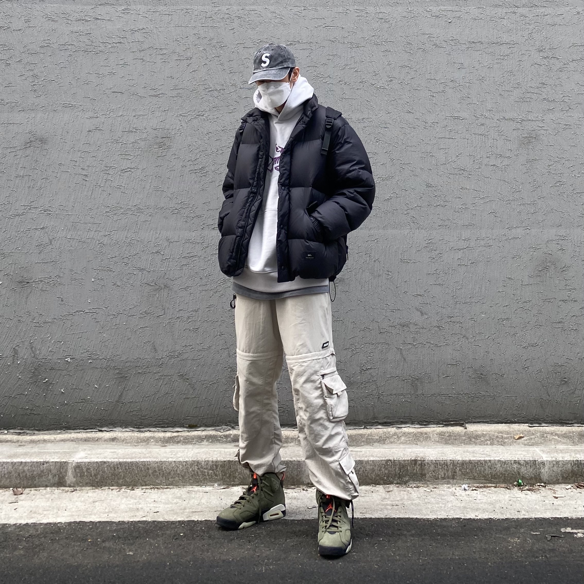 Jordan 6 x Travis Scott Retro Olive, Palace x Arc'teryx Hood Grey - 20FW 착용 스타일 - 3