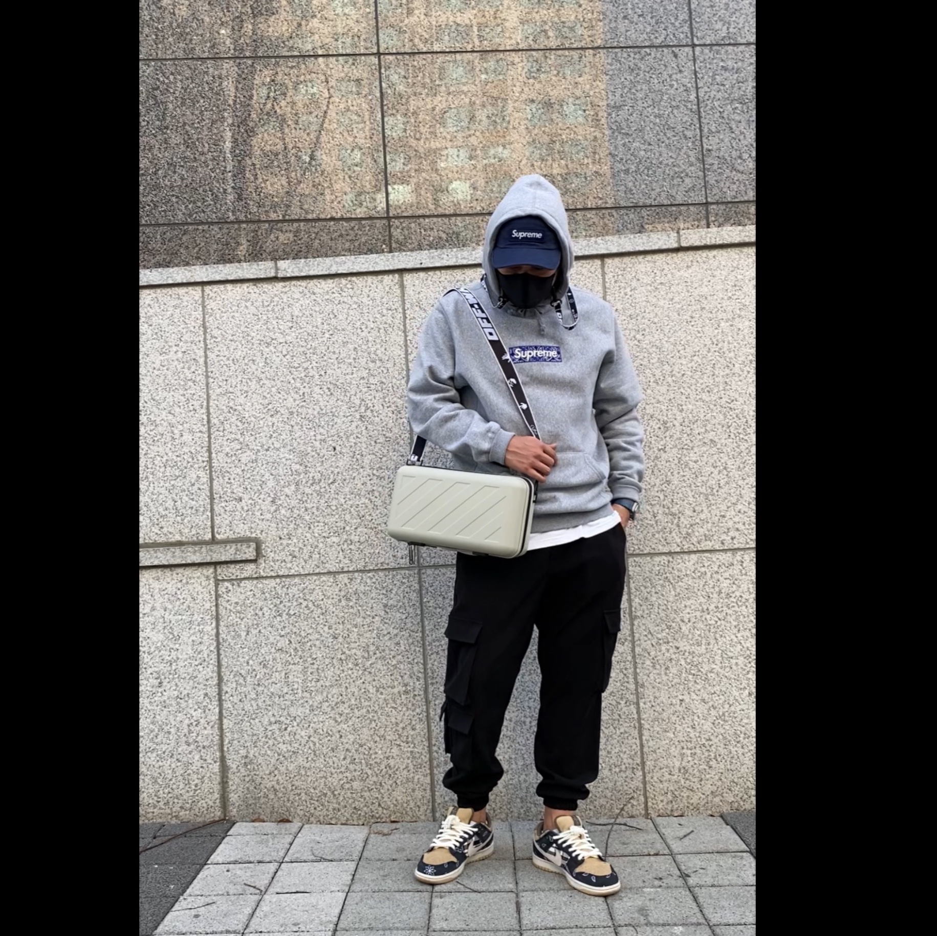Nike x Travis Scott SB Dunk Low, Off-White x Amore Pacific Protection Box (Without Cosmetics) 착용 스타일