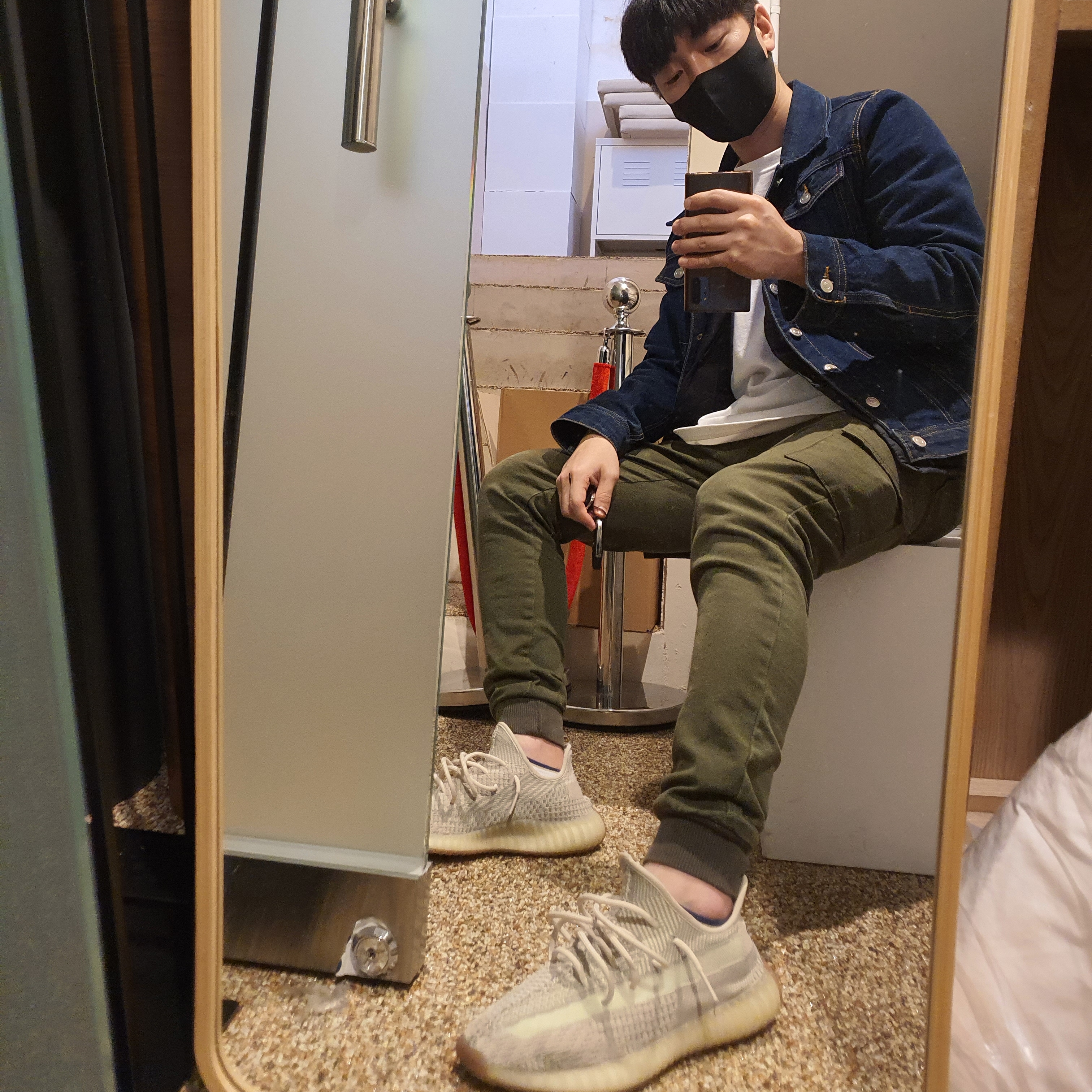 Adidas Yeezy Boost 350 V2 Citrin - Non-Reflective 착용 스타일