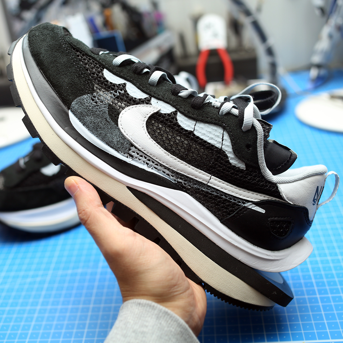 Nike x Sacai VaporWaffle Black White 착용 스타일 - 1