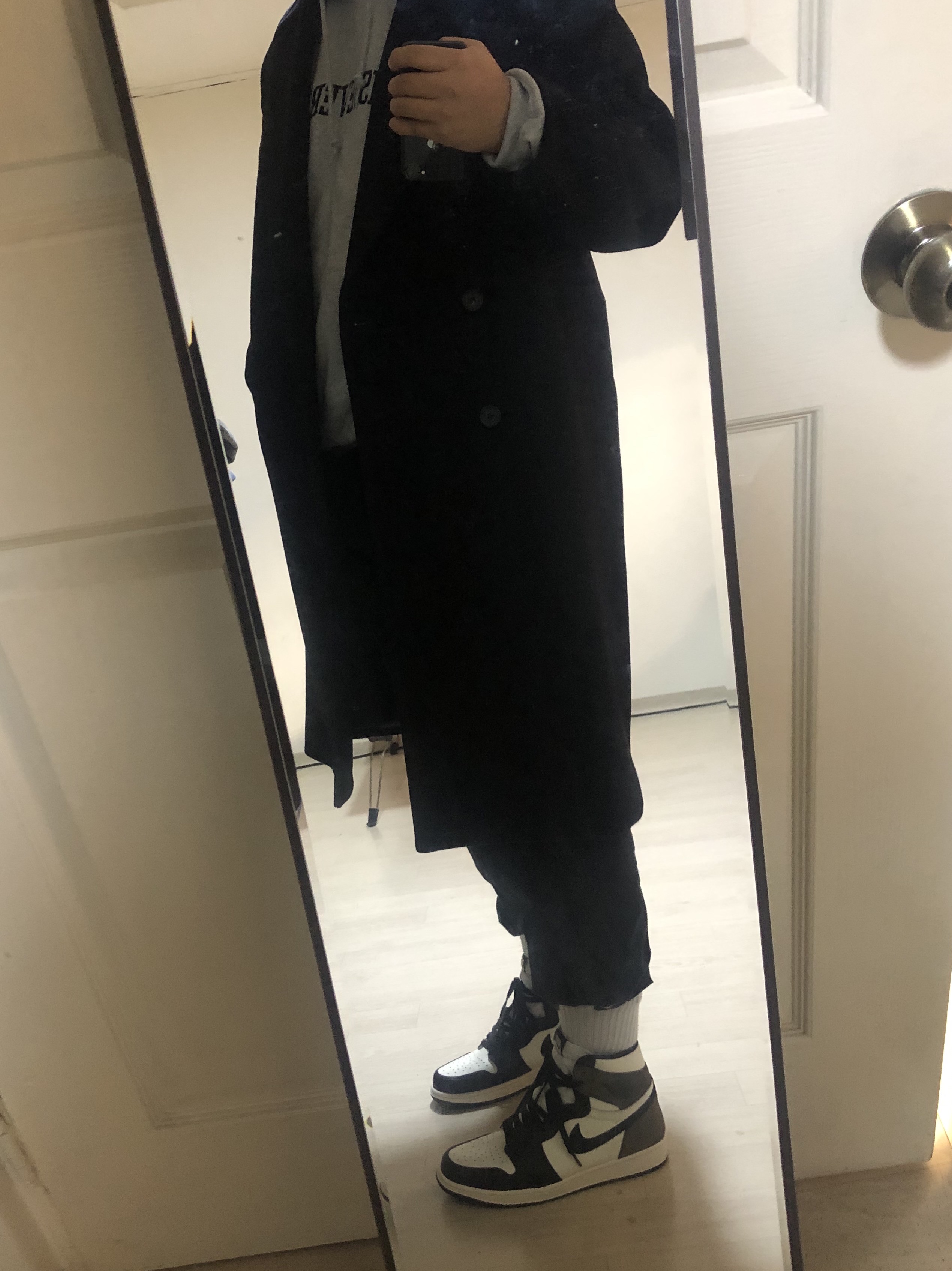 Jordan 1 Retro High OG Black Mocha 착용 스타일