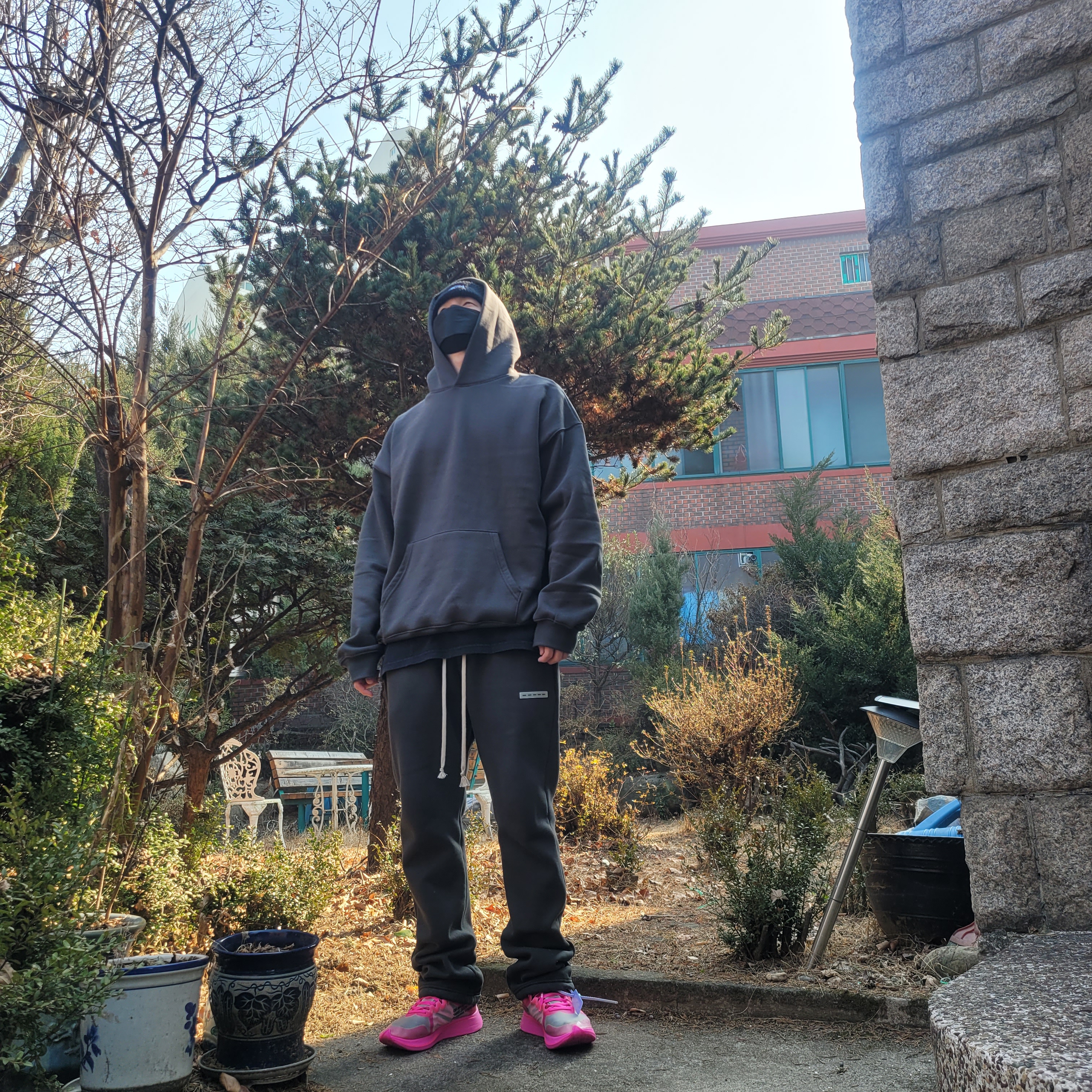 Nike x Stussy Cuff Beanie Black, Nike x Off-White Zoom Fly SP Tulip Pink 착용 스타일 - 1