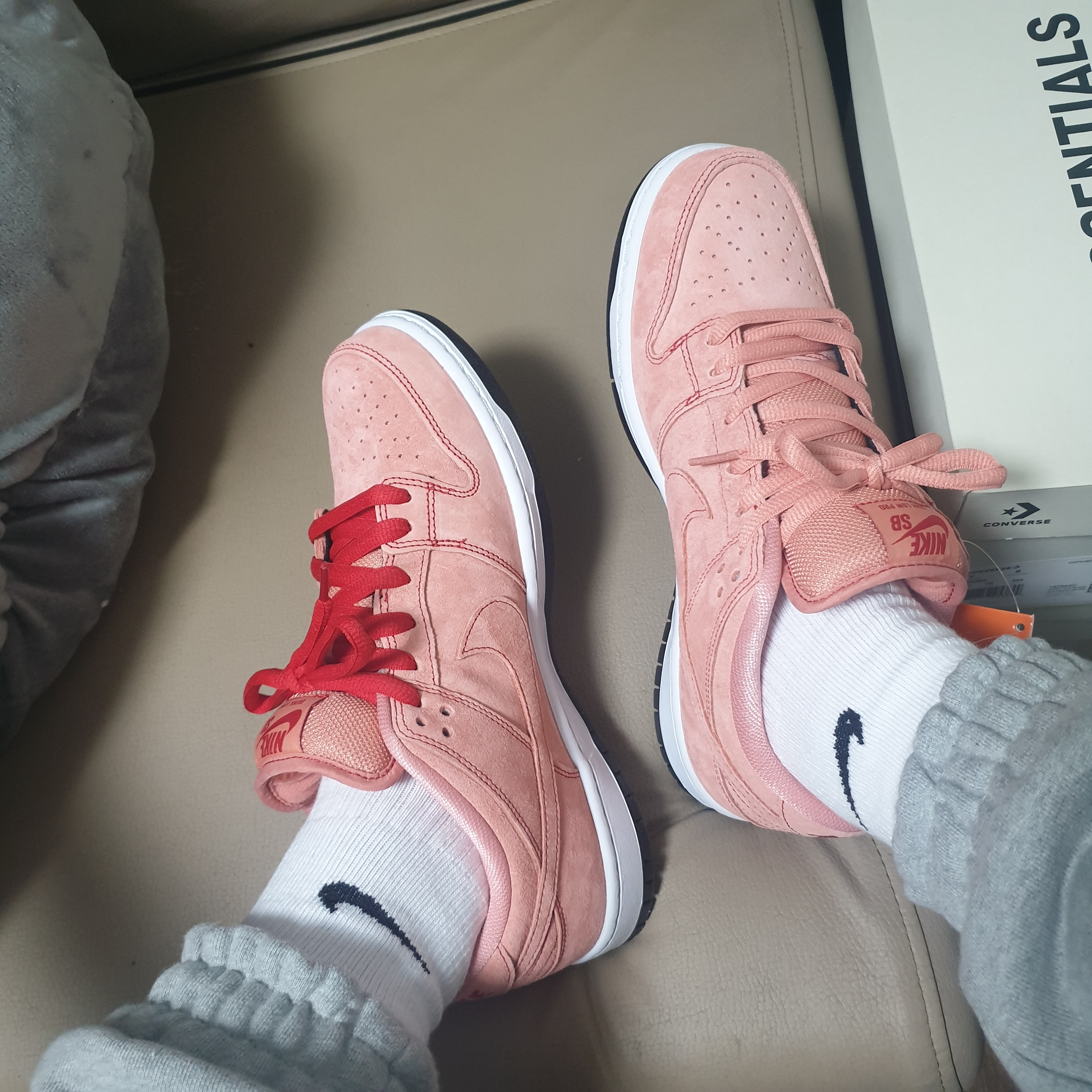 Nike SB Dunk Low Pro Pink Pig 착용 스타일