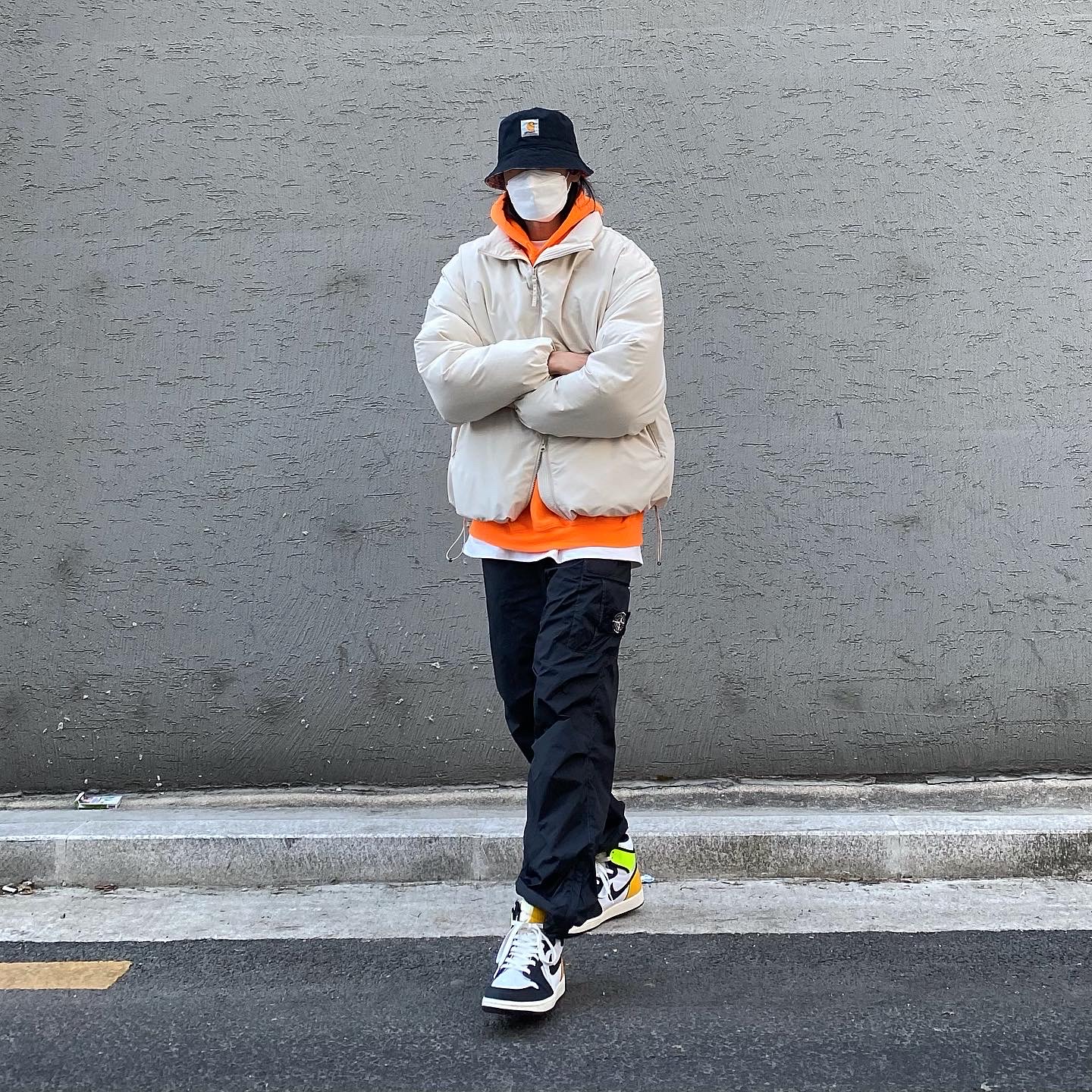 Jordan 1 Retro High OG Volt Gold, Supreme x Stone Island Painted Camo Nylon Cargo Pants Black - 20FW 착용 스타일 - 2