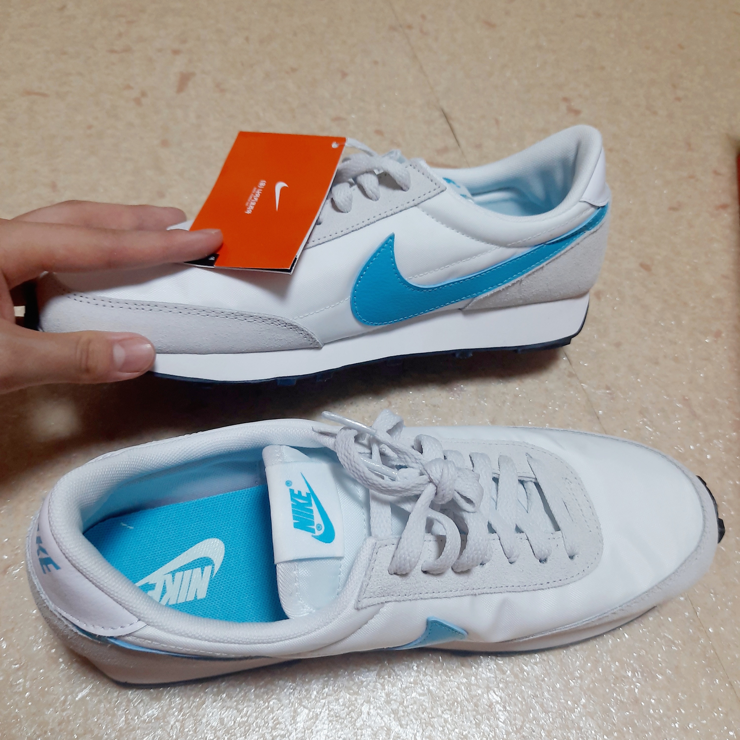 (W) Nike Daybreak Vast Grey 착용 스타일 - 3