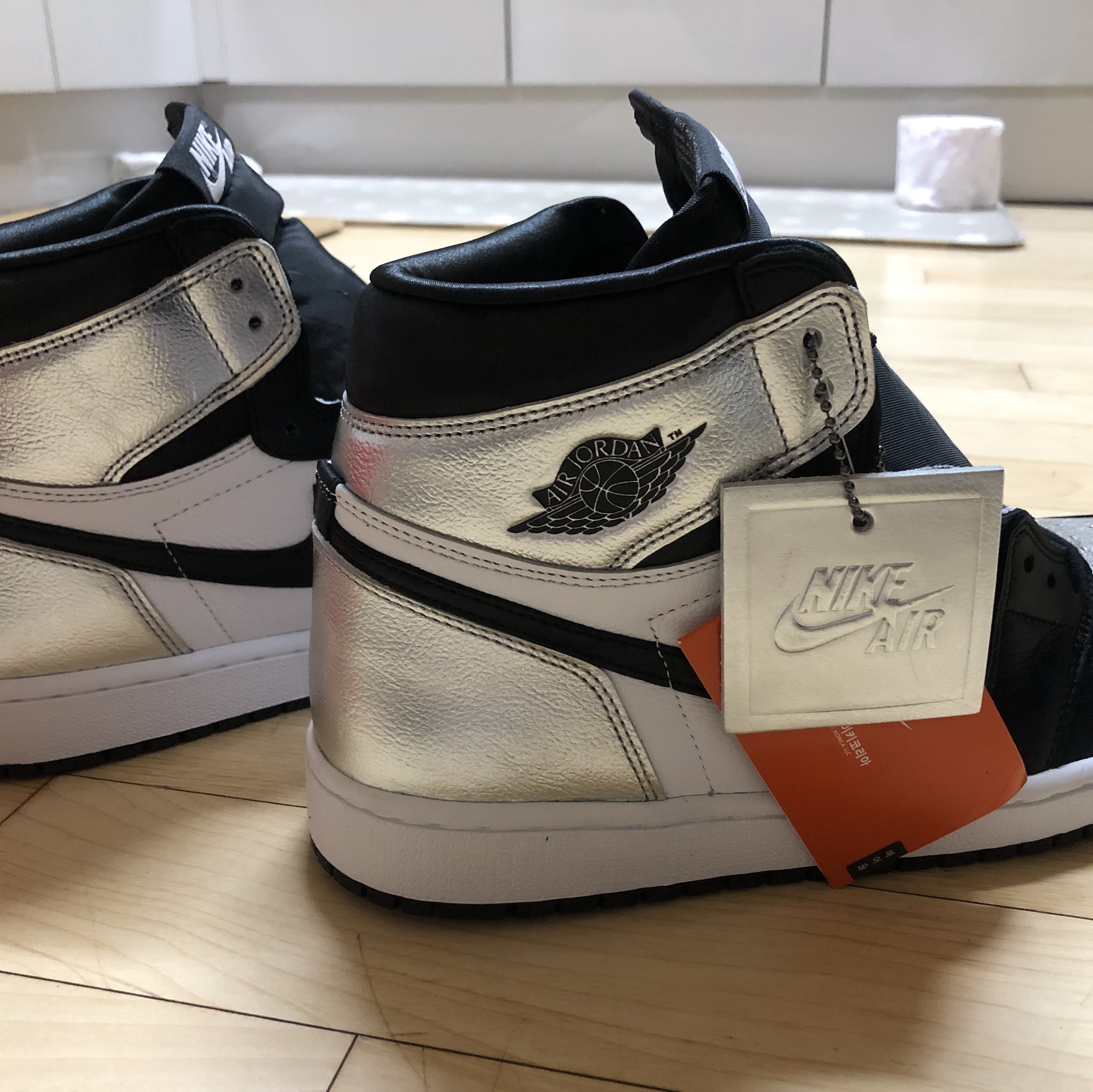 (W) Jordan 1 Retro High OG Silver Toe, Essentials Sweatpants Cement - 20FW 착용 스타일 - 2