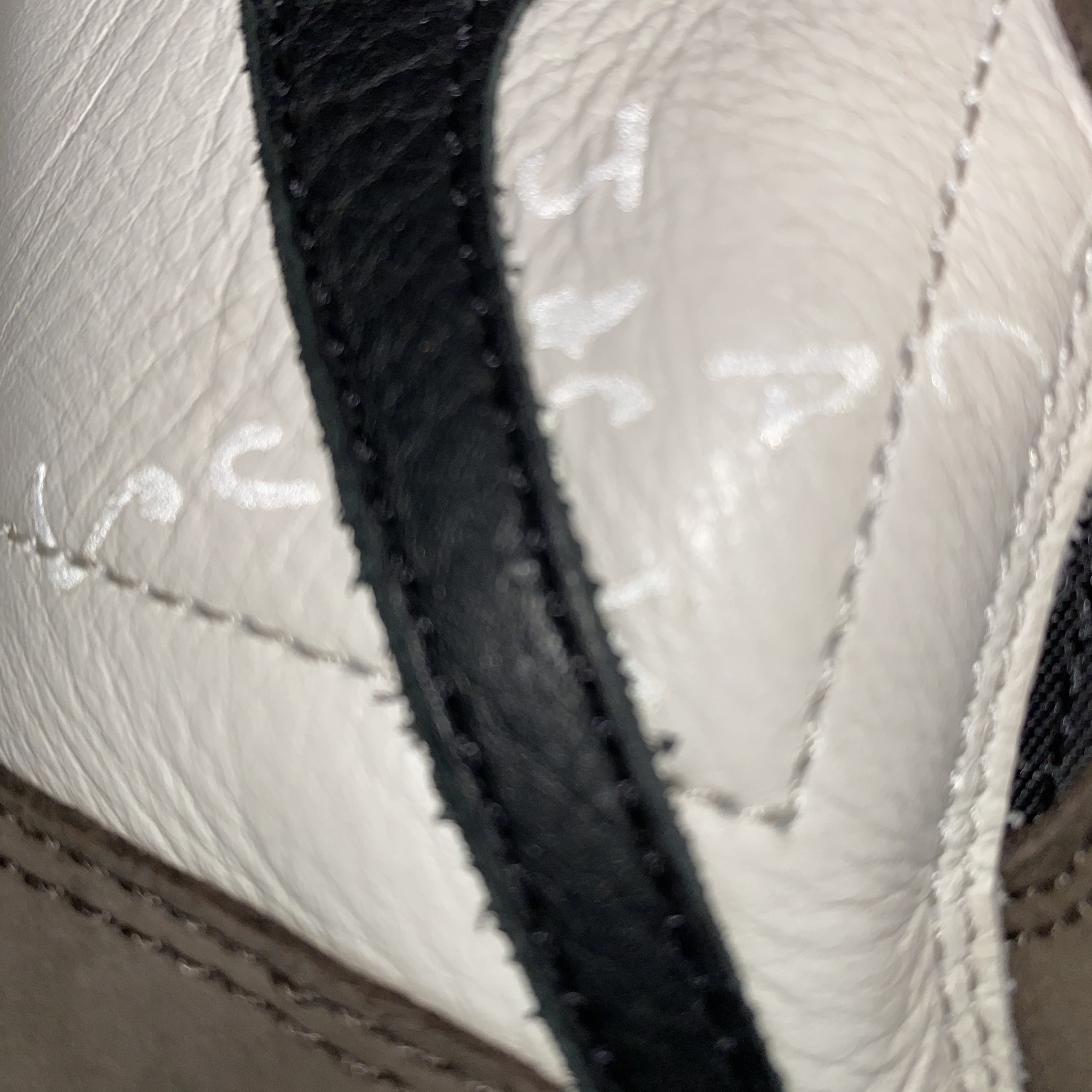 Jordan 1 x Travis Scott Retro High OG SP Mocha 착용 스타일 - 4