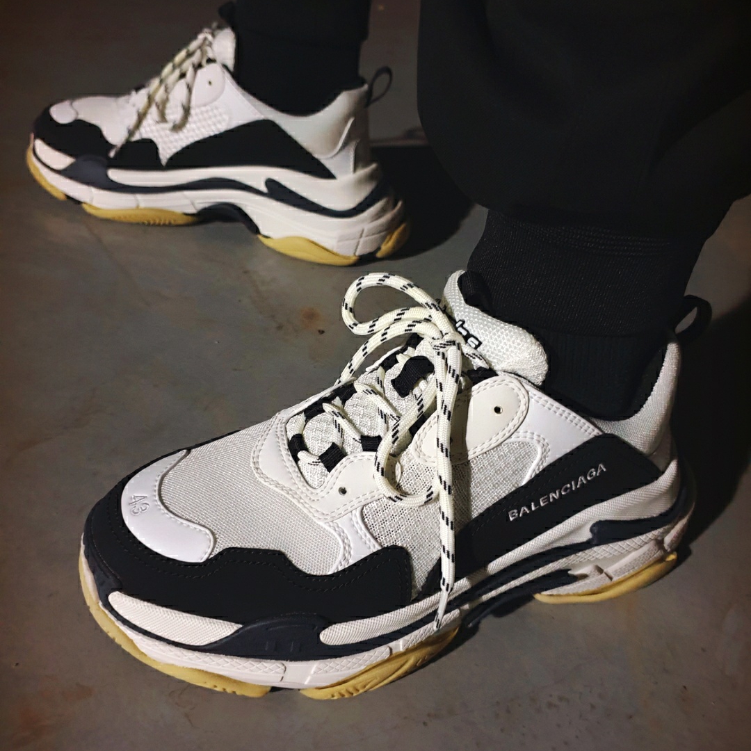 Balenciaga Triple S Trainer White Black 착용 스타일 - 5