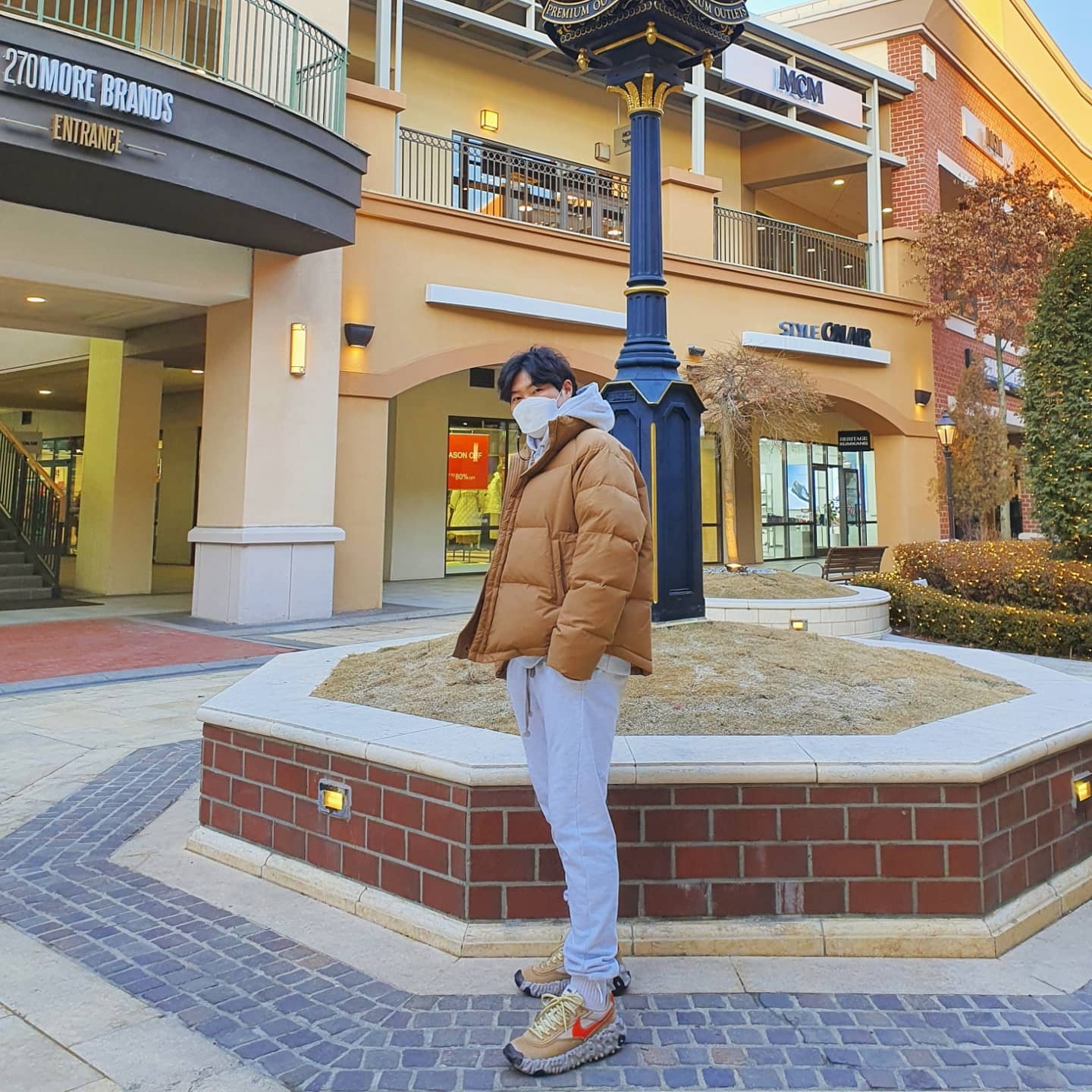 Nike Overbreak SP Fossil 착용 스타일 - 2