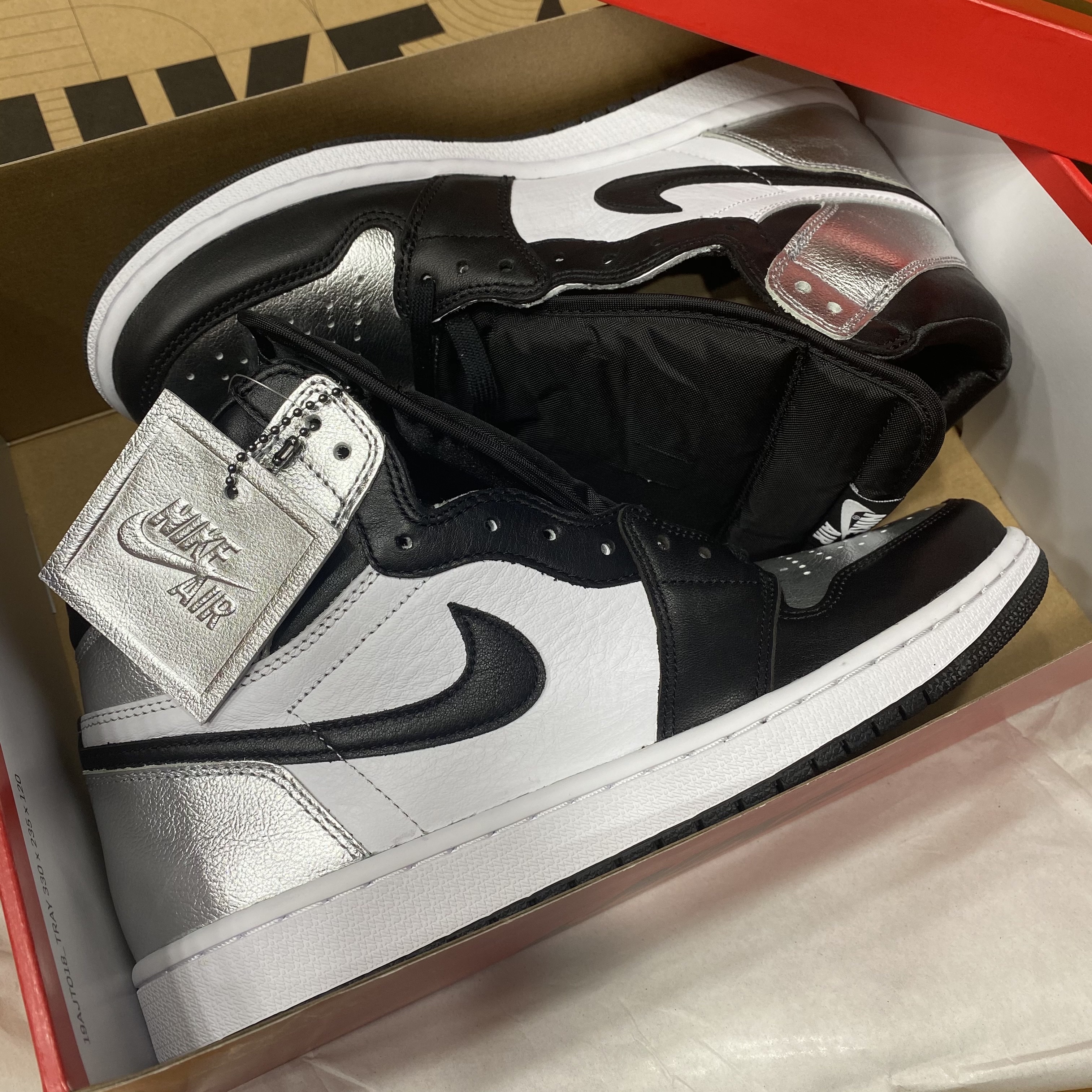 (W) Jordan 1 Retro High OG Silver Toe 착용 스타일