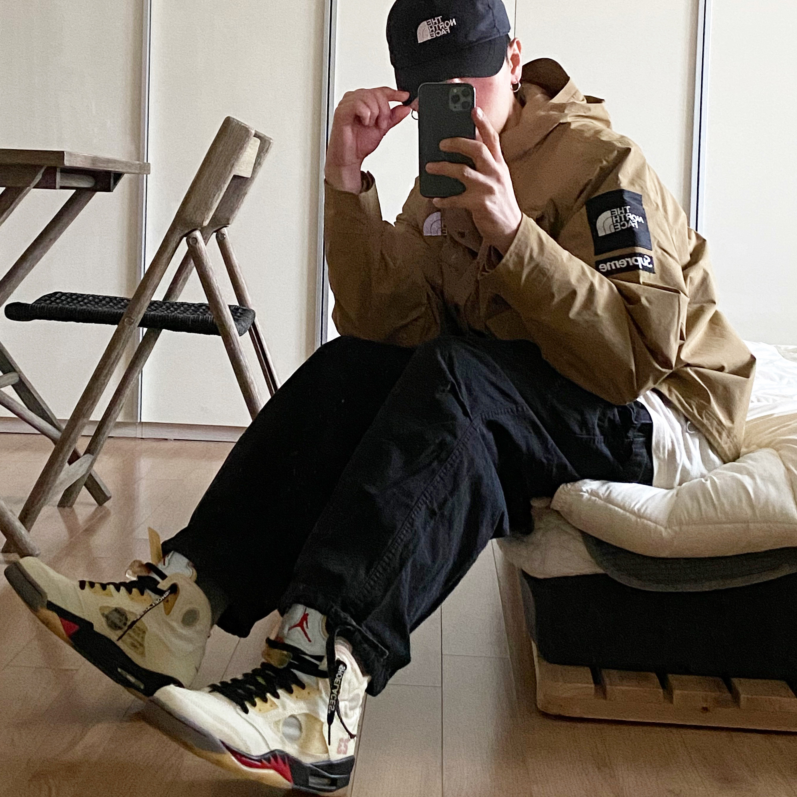 Jordan 5 x Off-White Retro SP Sail Fire Red, Supreme x The North Face Cargo Jacket Gold - 20SS 착용 스타일