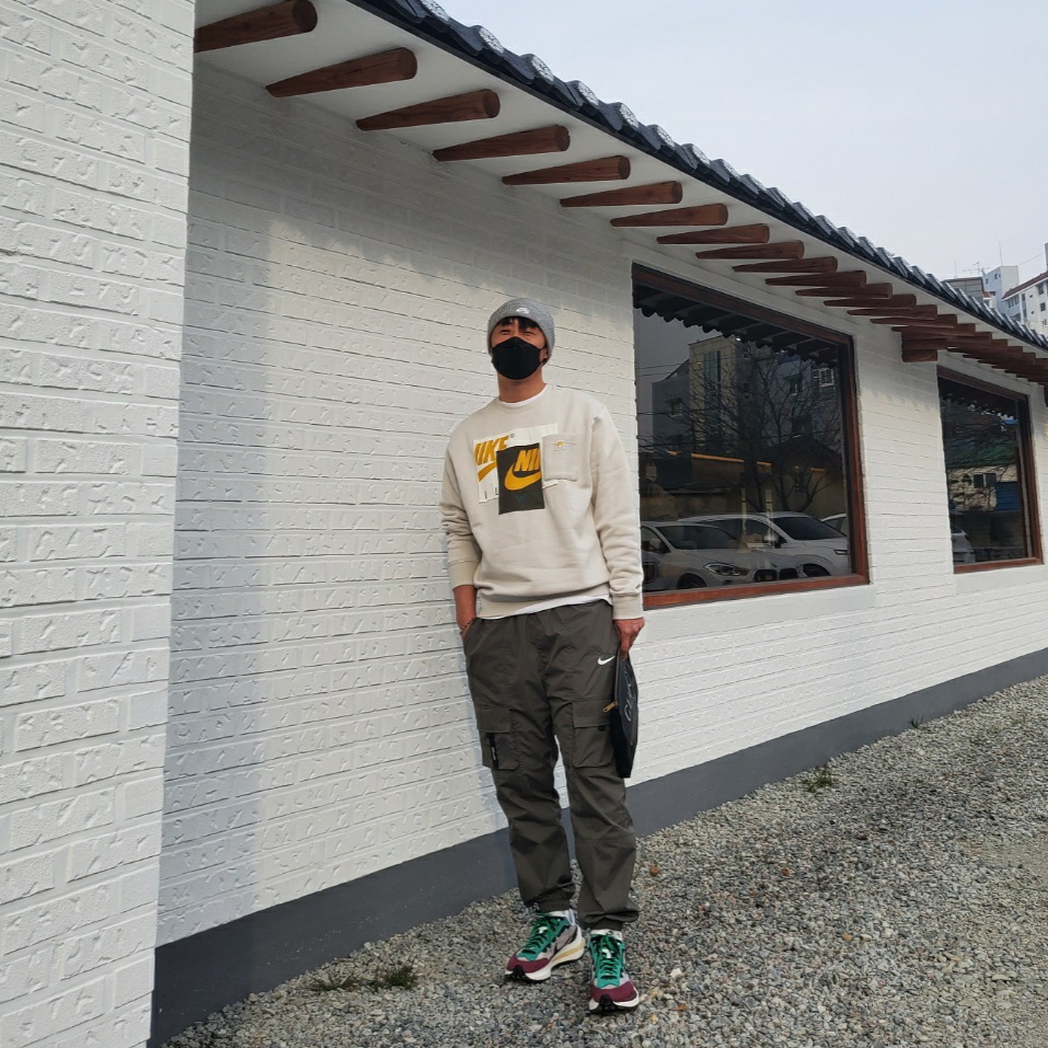 Nike x Sacai VaporWaffle String & Black Villain Red 착용 스타일