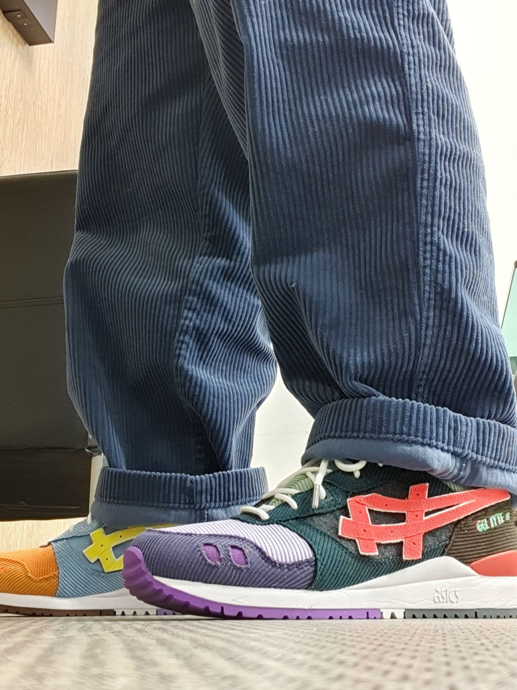 Asics x Atmos x Sean Wotherspoon Gel-Lyte III OG Corduroy 착용 스타일 - 3