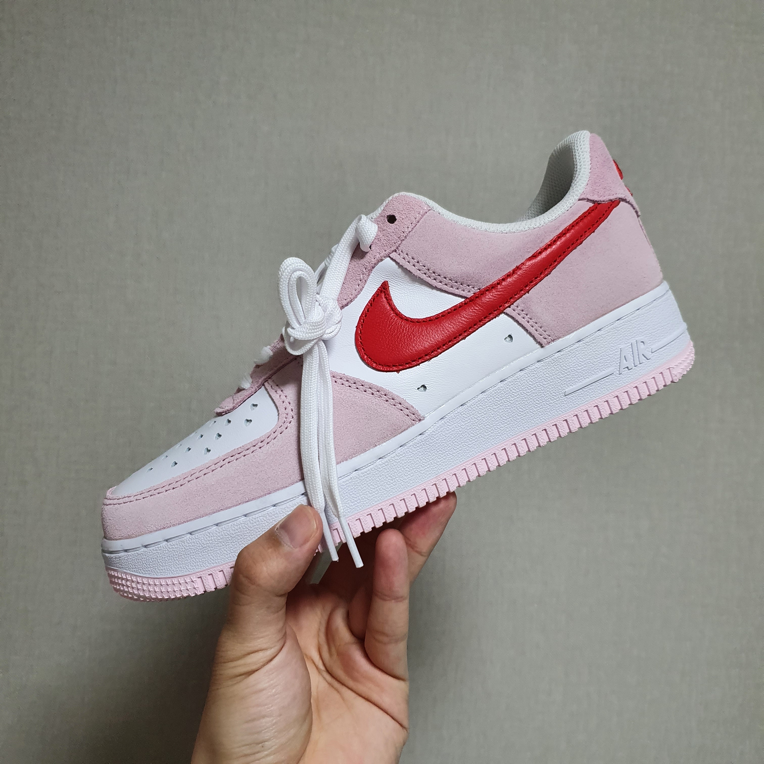 Nike Air Force 1 '07 QS Valentine's Day 착용 스타일
