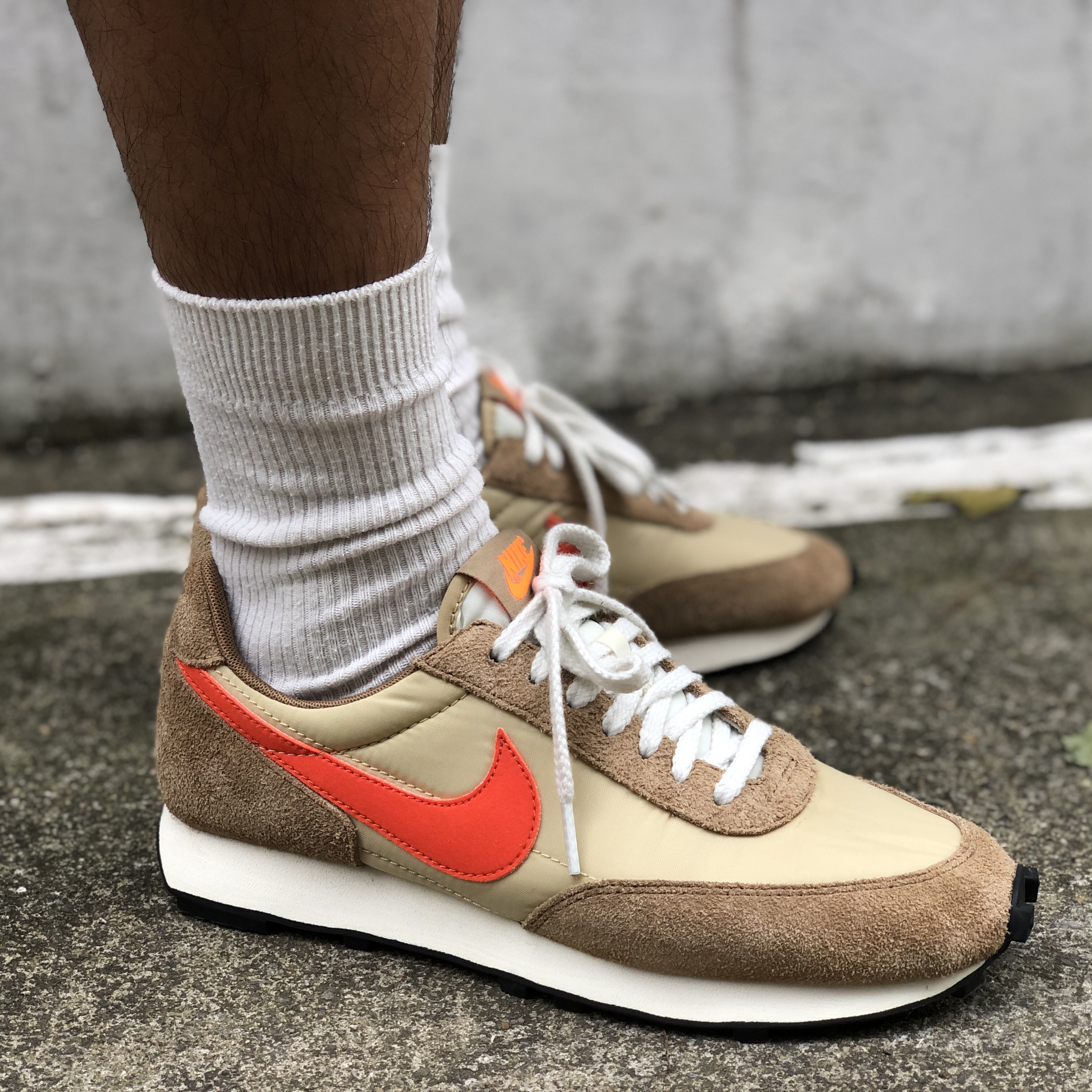 Nike Daybreak SP Vegas Gold College Orange, Nike M NRG Hoodie Grey Heather 착용 스타일 - 3