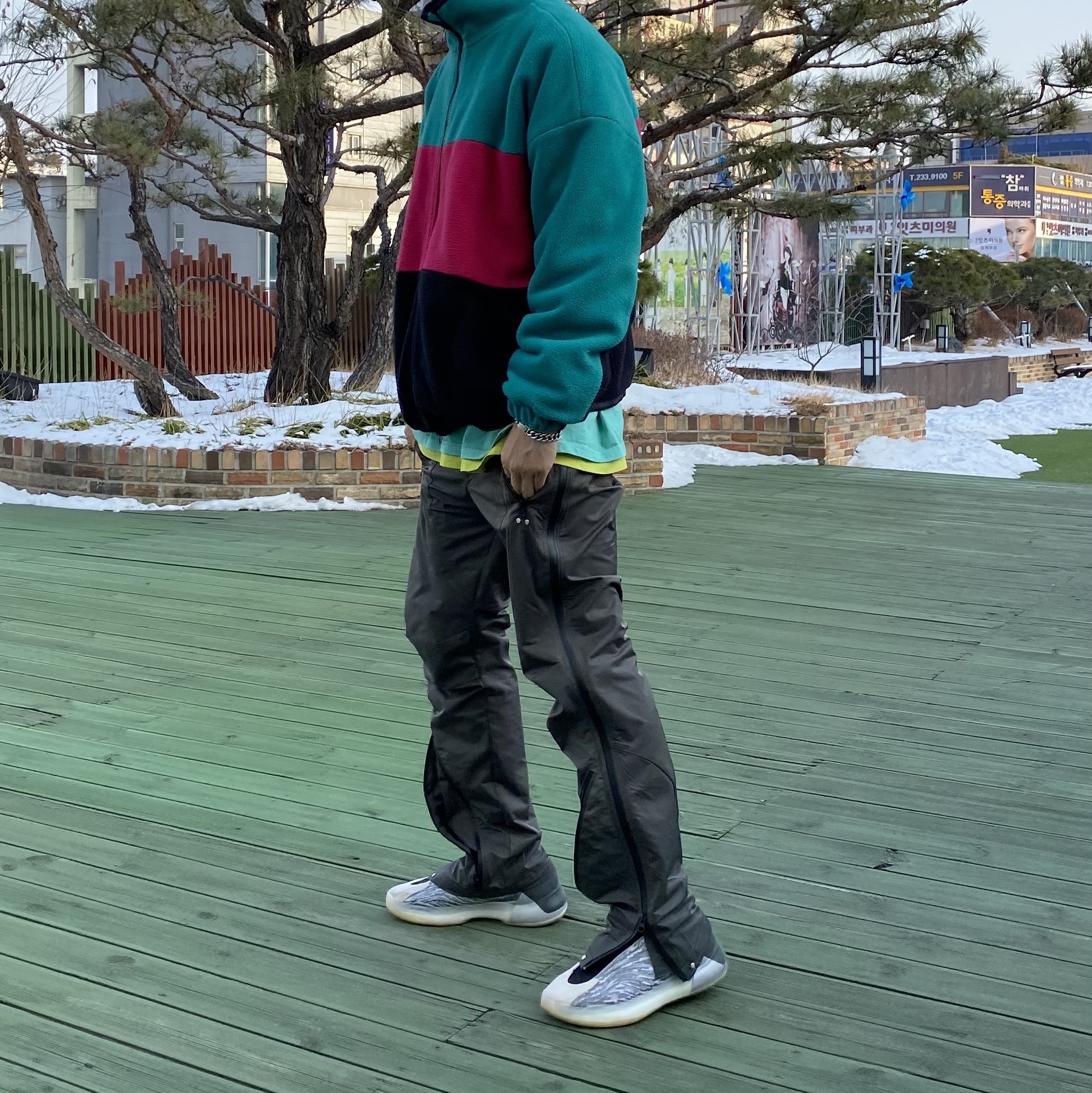 Adidas Yeezy QNTM Lifestyle 착용 스타일