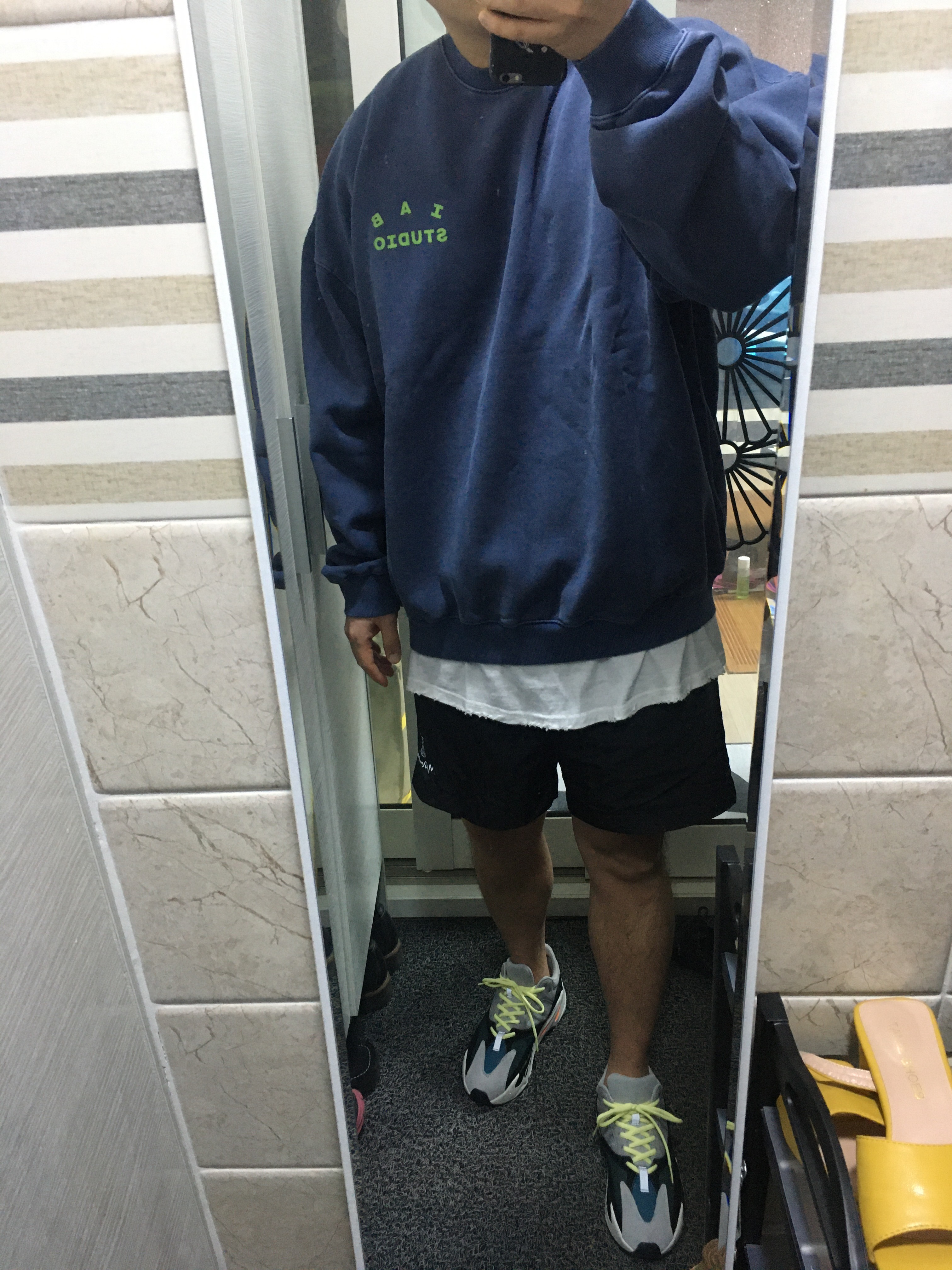 Adidas Yeezy Boost 700 Wave Runner Solid Grey 2017/2019 착용 스타일