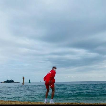 Nike x Stussy Windrunner Jacket Habanero Red, Nike x Stussy Water Shorts Habanero Red 착용 스타일