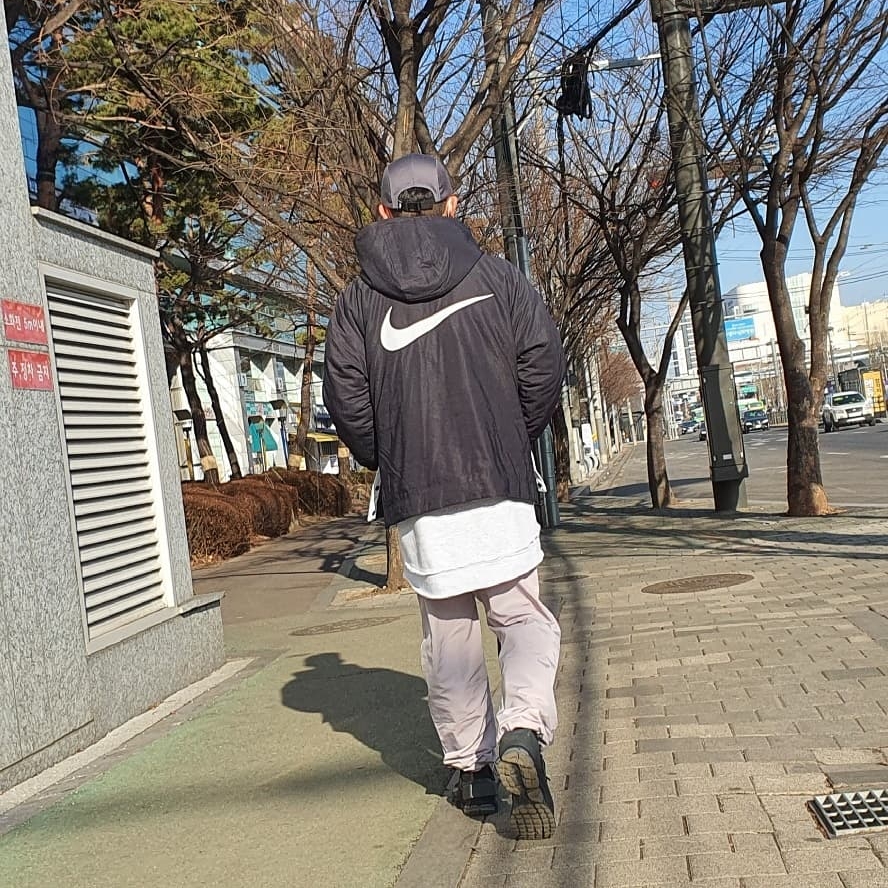 (W) Nike x Ambush NBA Collection Nets Jacket - US/EU, Nike x A-Cold-Wall Zoom Vomero 5 Black 착용 스타일 - 3