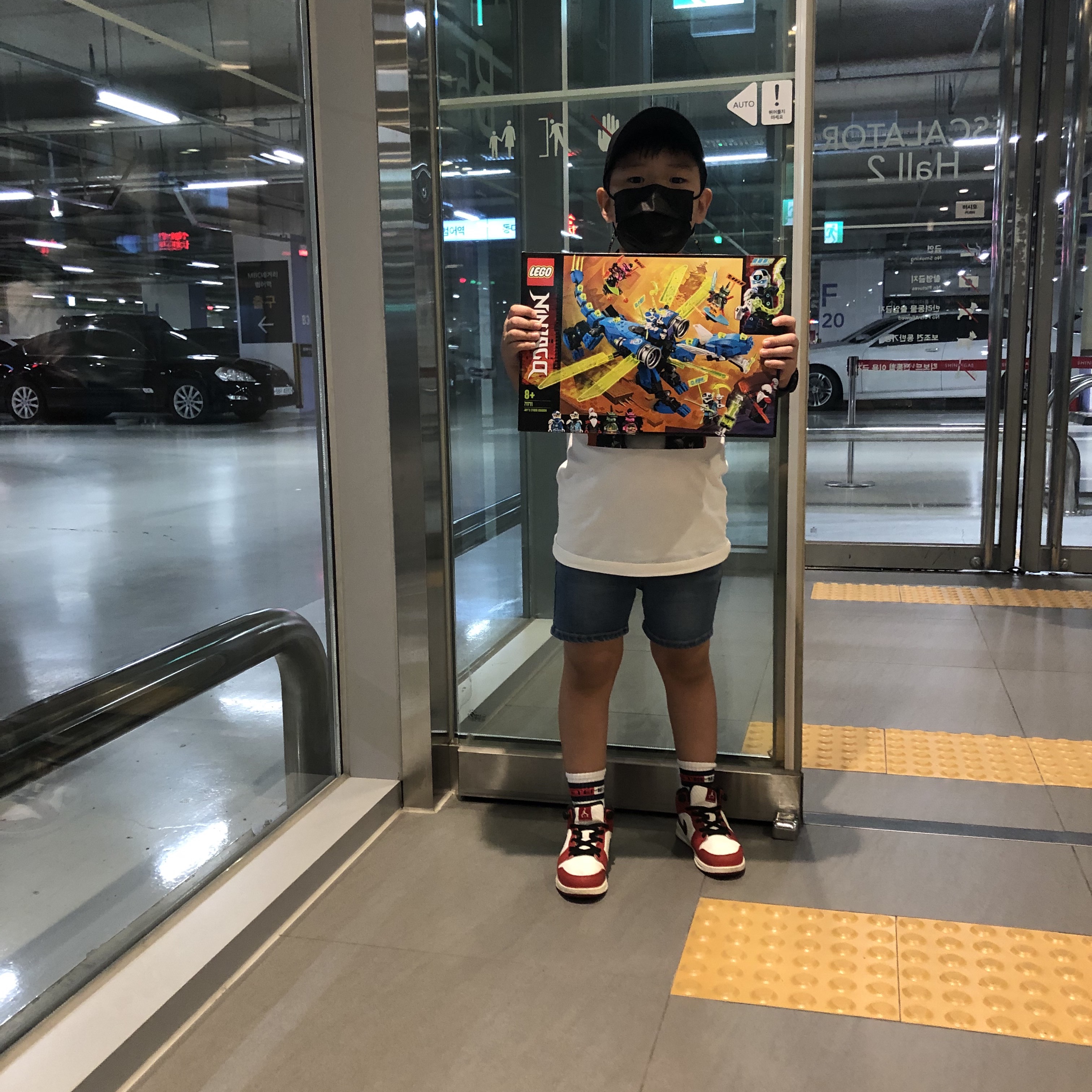 (Kids) Adidas Yeezy Boost 350 V2 Black Red 2020, (Kids) Adidas Yeezy Boost 700 Wave Runner Solid Grey 착용 스타일 - 5