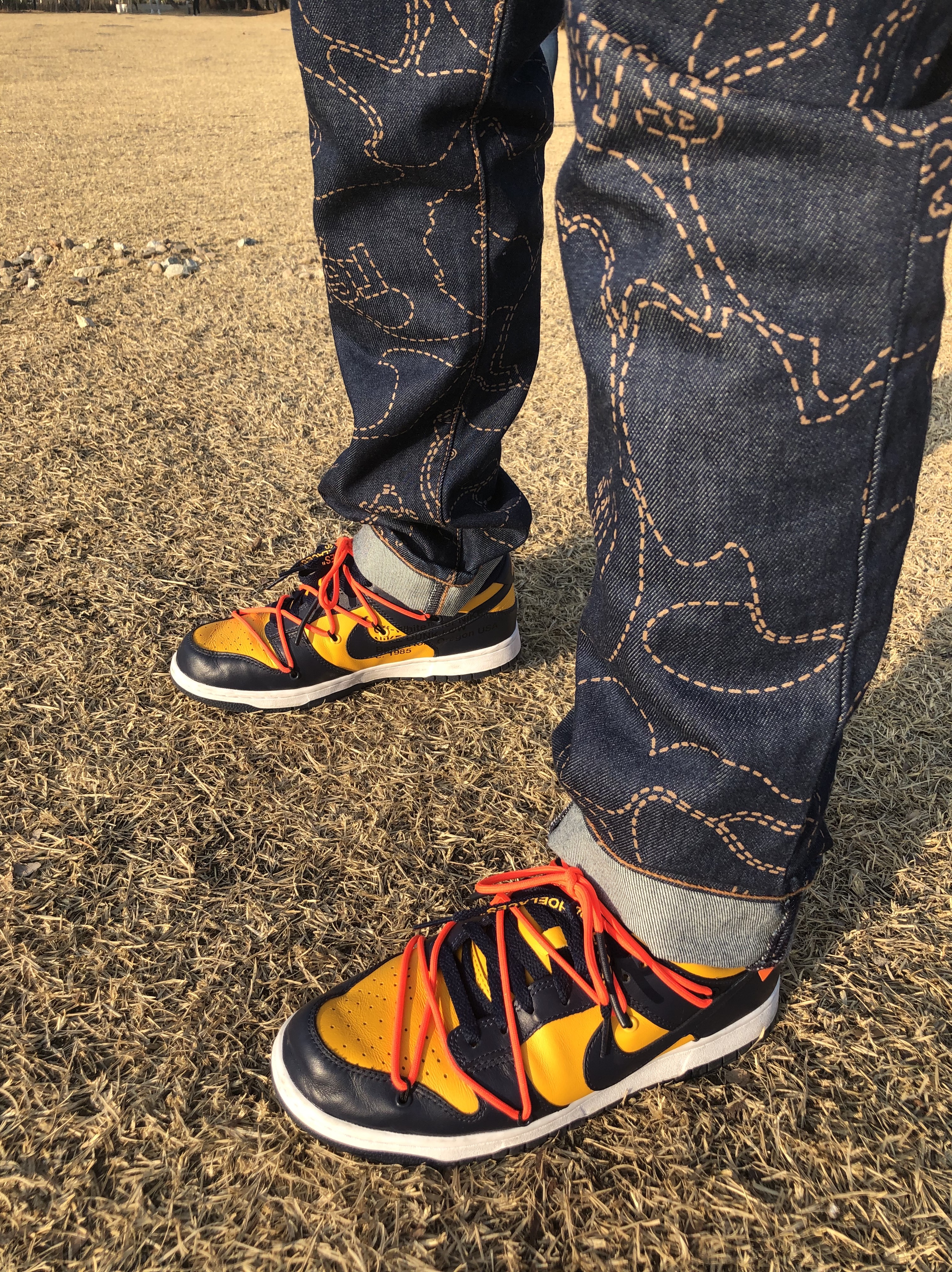 Nike x Off-White Dunk Low University Gold Midnight Navy, BAPE x Levi's Camo 501 93 Model Indigo 착용 스타일 - 3