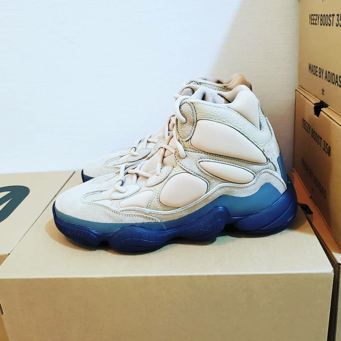 Adidas Yeezy 500 High Shale Warm 착용 스타일
