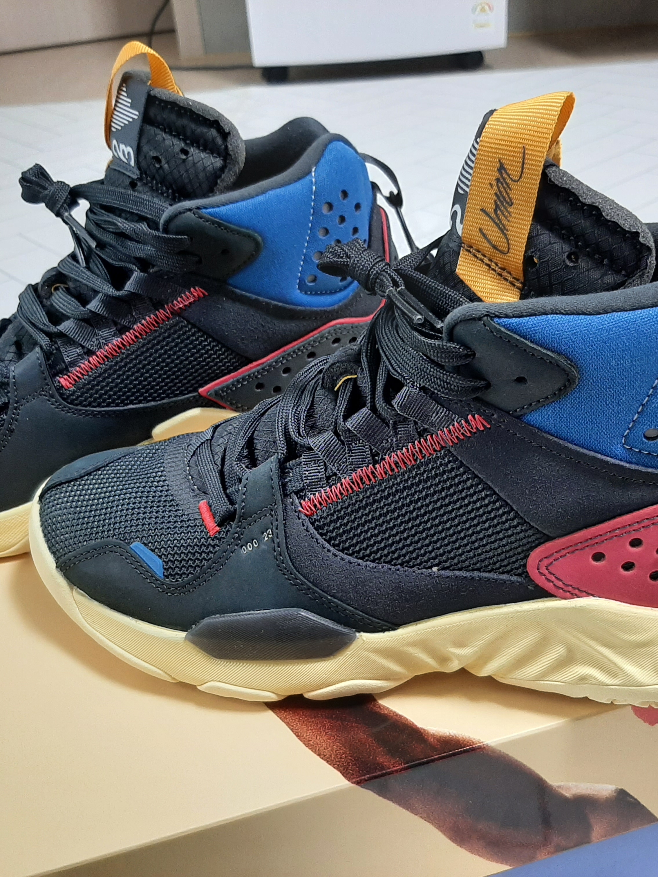 Jordan x Union Delta Mid Off Noir 착용 스타일 - 5