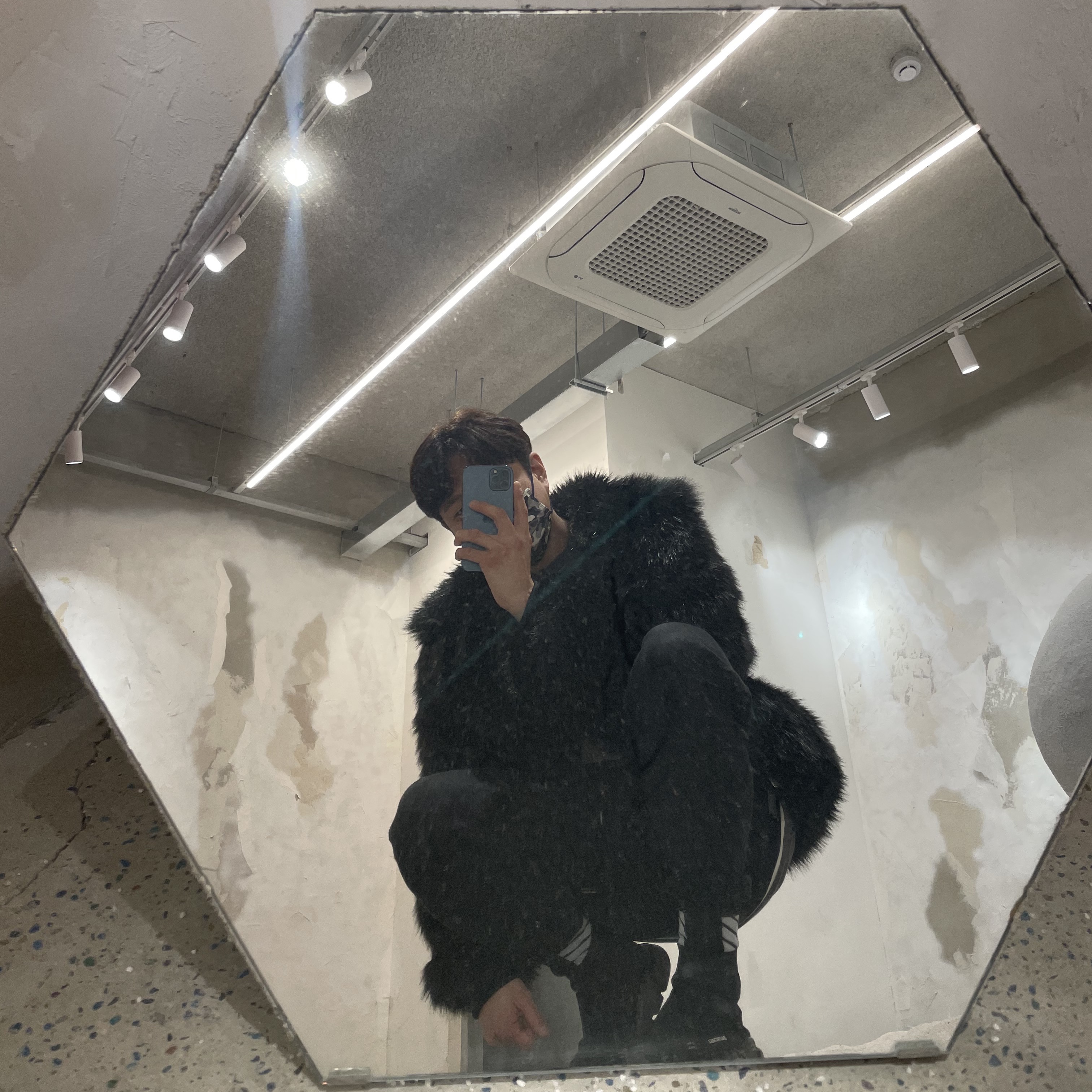 Balenciaga Speed Trainer Black 2018, (W) Nike x Ambush Reversible Faux-Fur Coat Black 착용 스타일