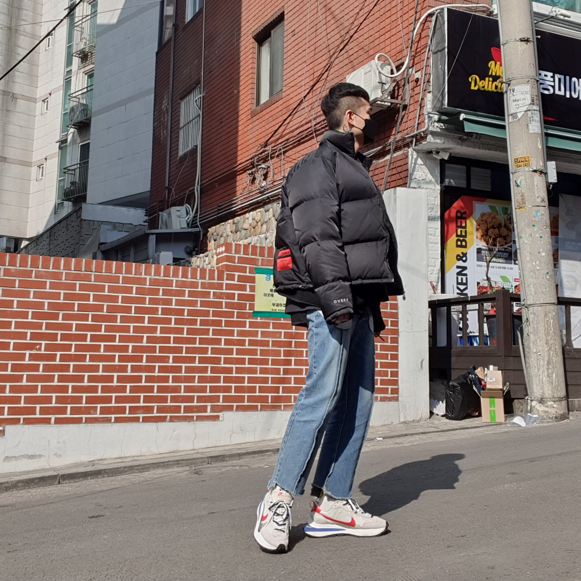 Nike x Sacai VaporWaffle Royal Fuchsia 착용 스타일 - 1