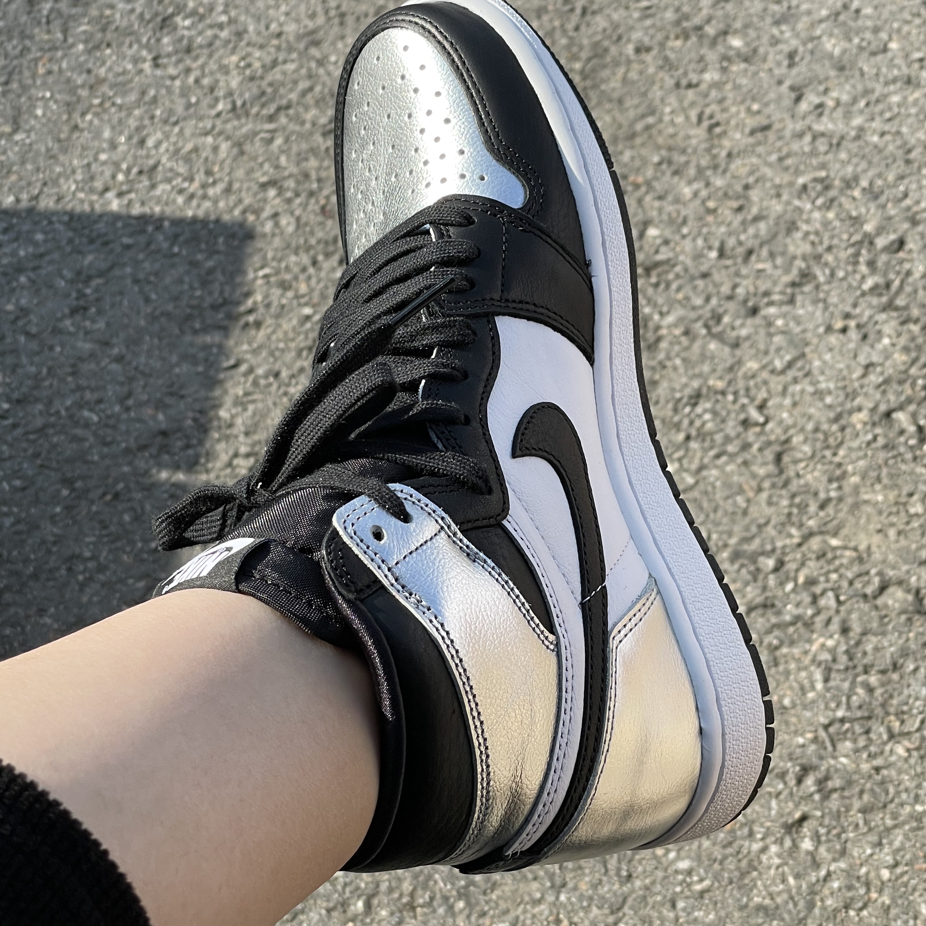 (W) Jordan 1 Retro High OG Silver Toe 착용 스타일 - 2