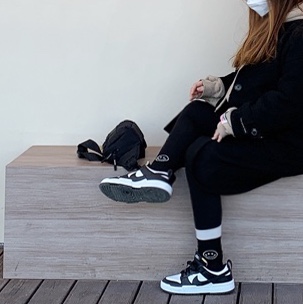 (W) Nike Dunk Low Disrupt Black White 착용 스타일 - 2