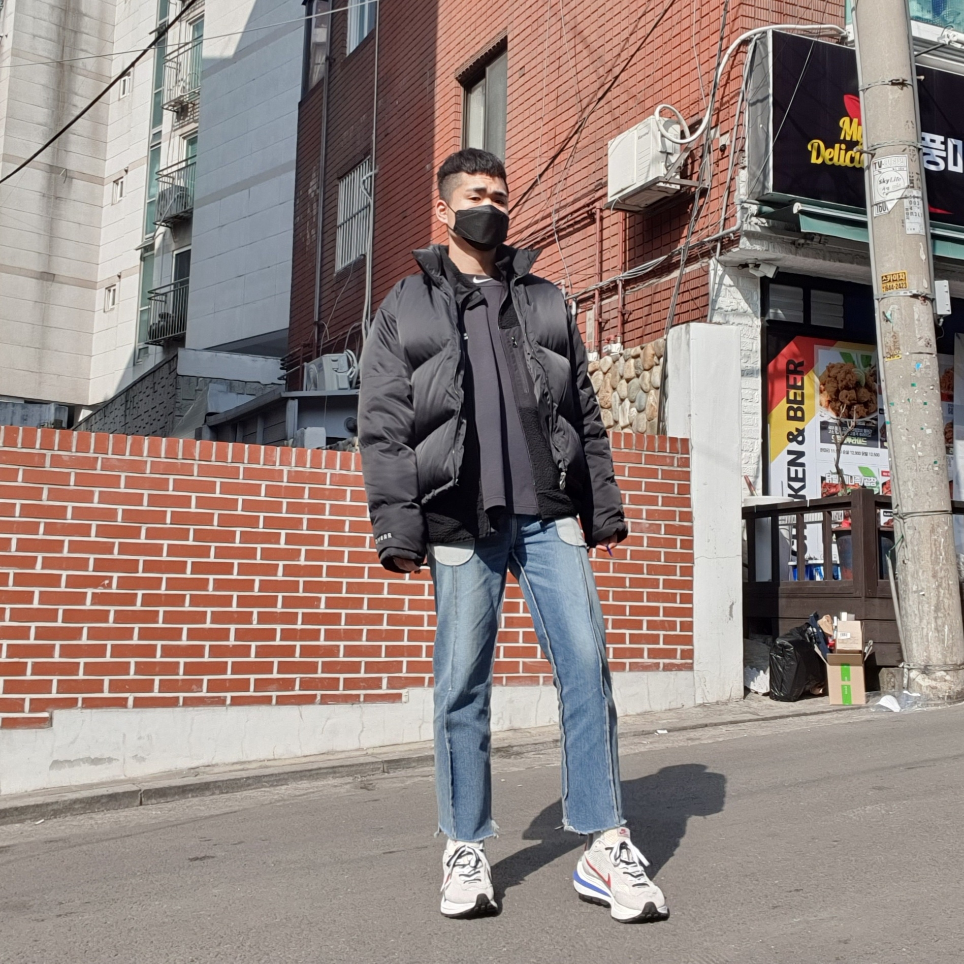 Nike x Sacai VaporWaffle Royal Fuchsia 착용 스타일 - 3