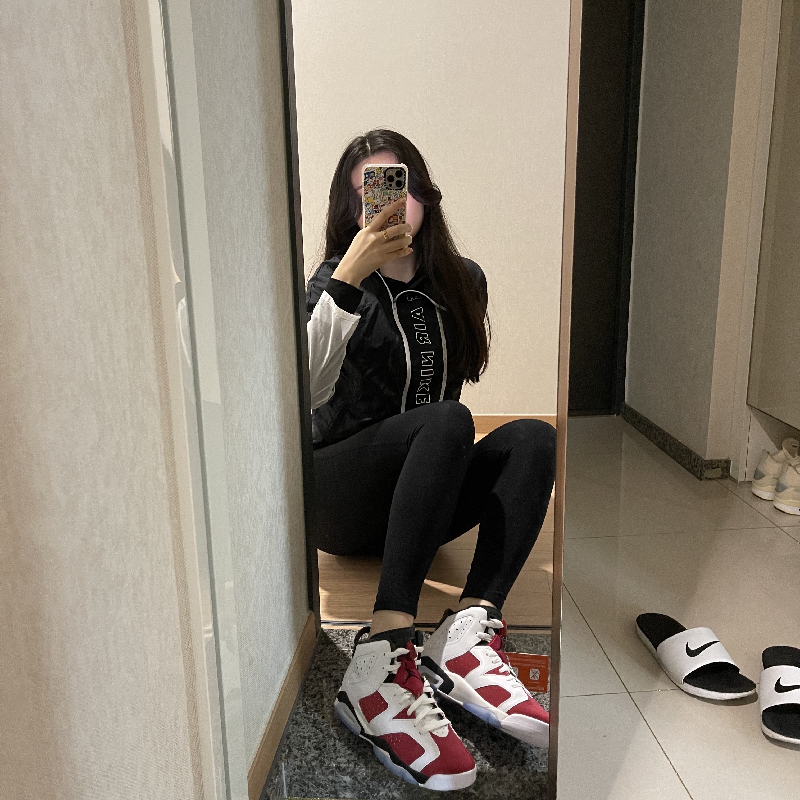 Jordan 6 Retro Carmine 2021, (GS) Jordan 6 Retro Carmine 2021 착용 스타일 - 1