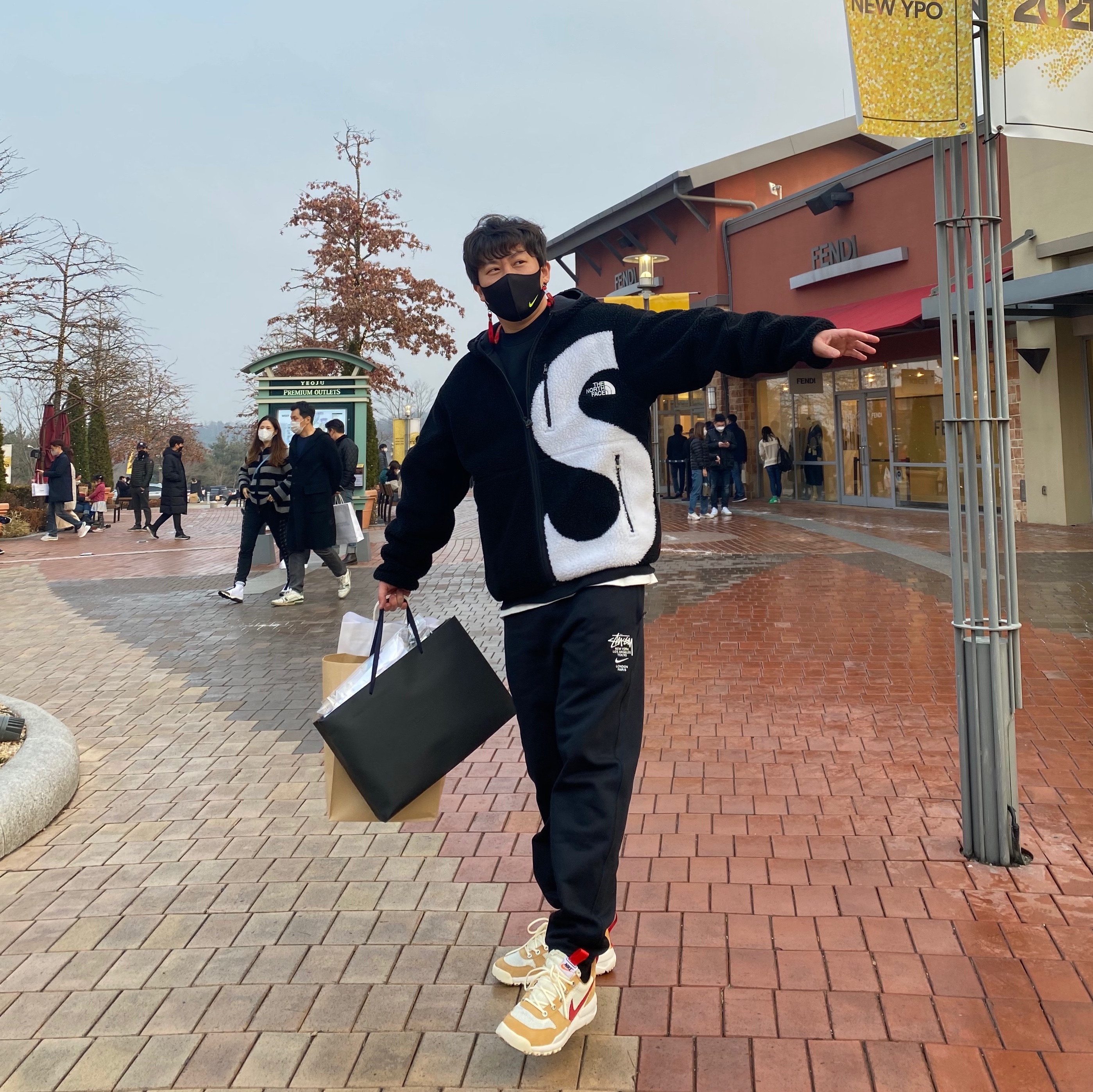 Supreme x The North Face S Logo Hooded Fleece Jacket Black - 20FW, Nike x Stussy NRG ZR Fleece Pants Black - US/EU 착용 스타일 - 1