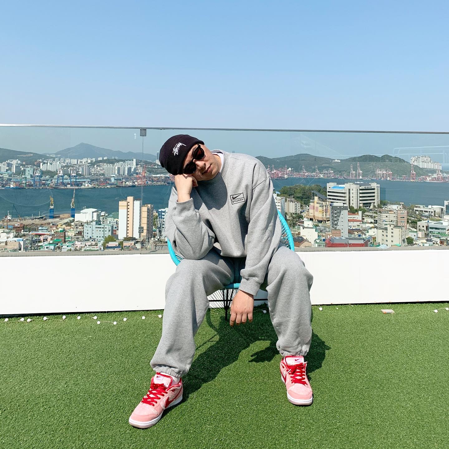 Nike x StrangeLove SB Dunk Low Pink (Regular Box), Nike x Stussy NRG BR Fleece Pants Grey 착용 스타일