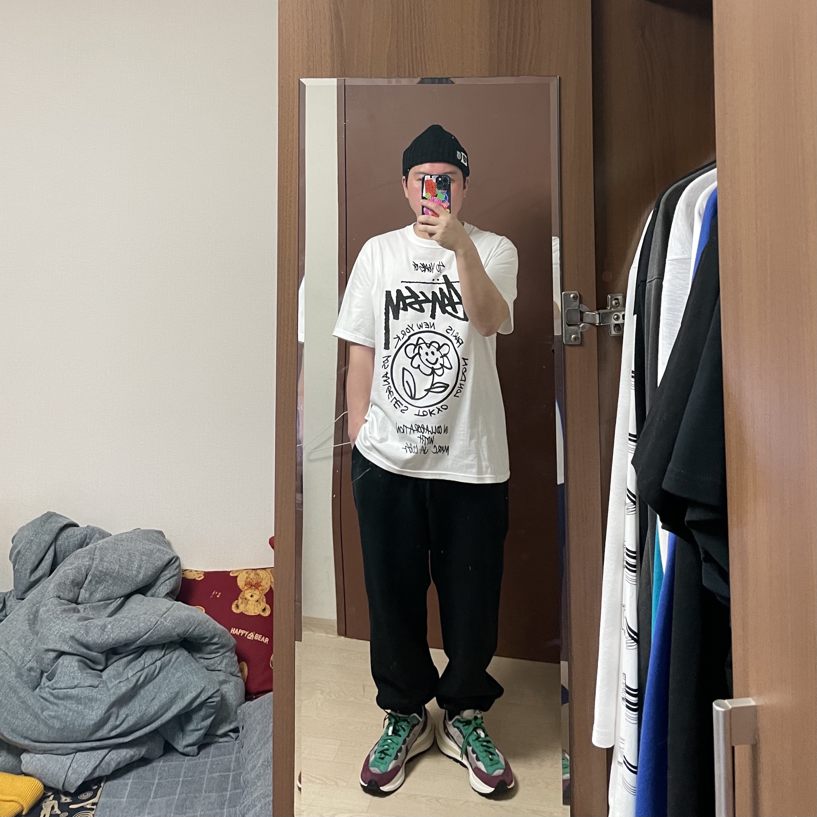 Nike x Sacai VaporWaffle String & Black Villain Red, Stussy x Marc Jacobs 40 WT T-Shirt 착용 스타일