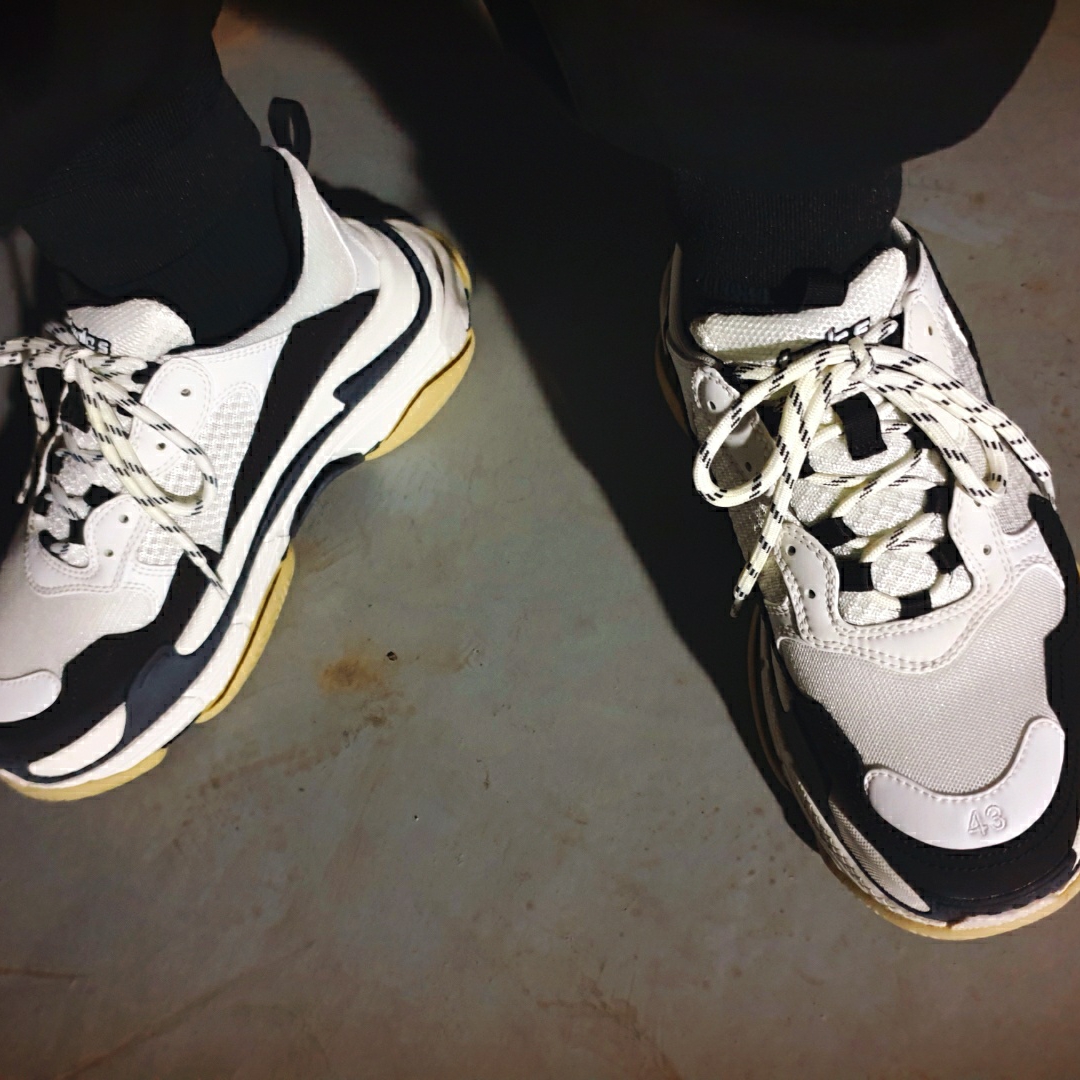 Balenciaga Triple S Trainer White Black 착용 스타일 - 4