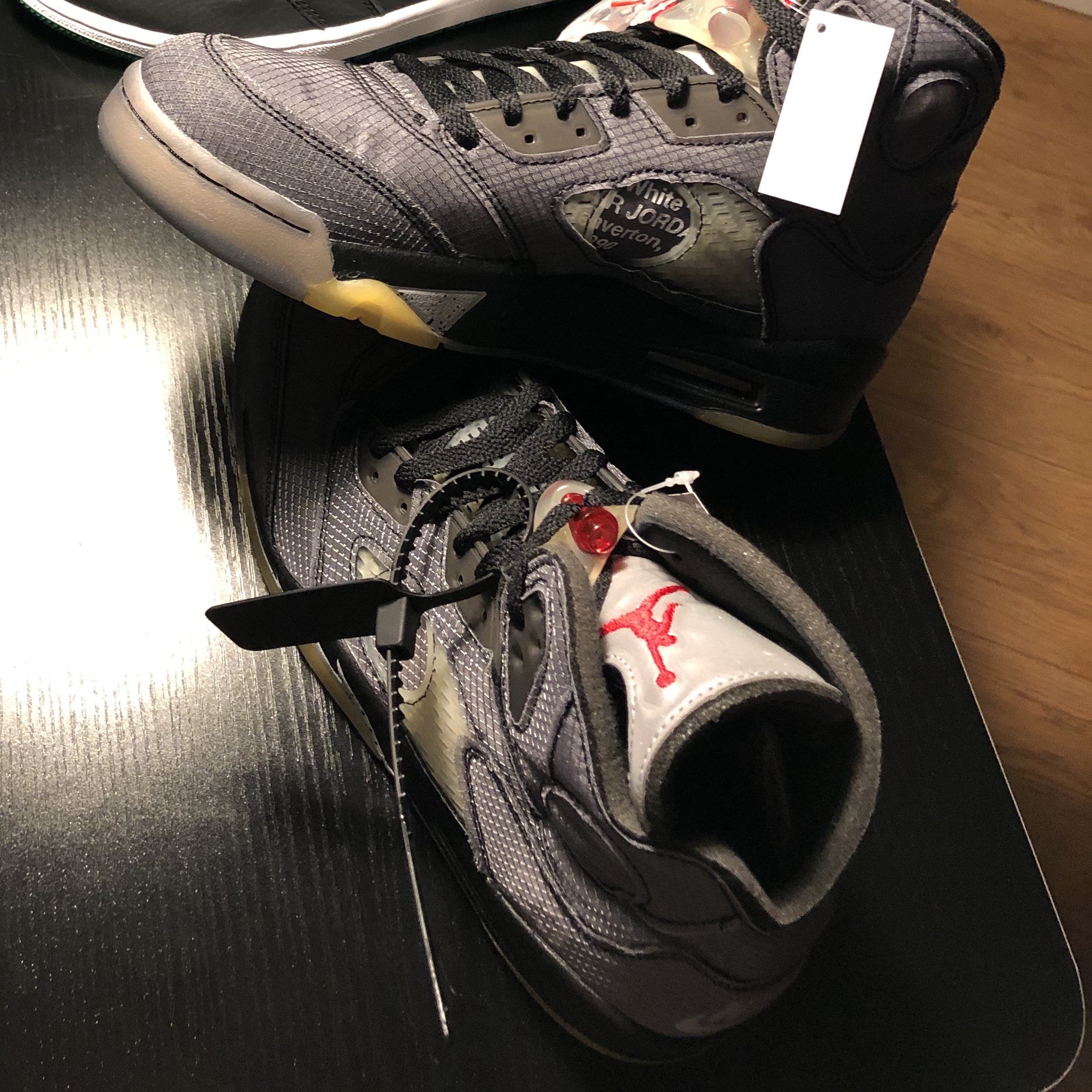 Jordan 5 x Off-White Retro SP Black Muslin 착용 스타일