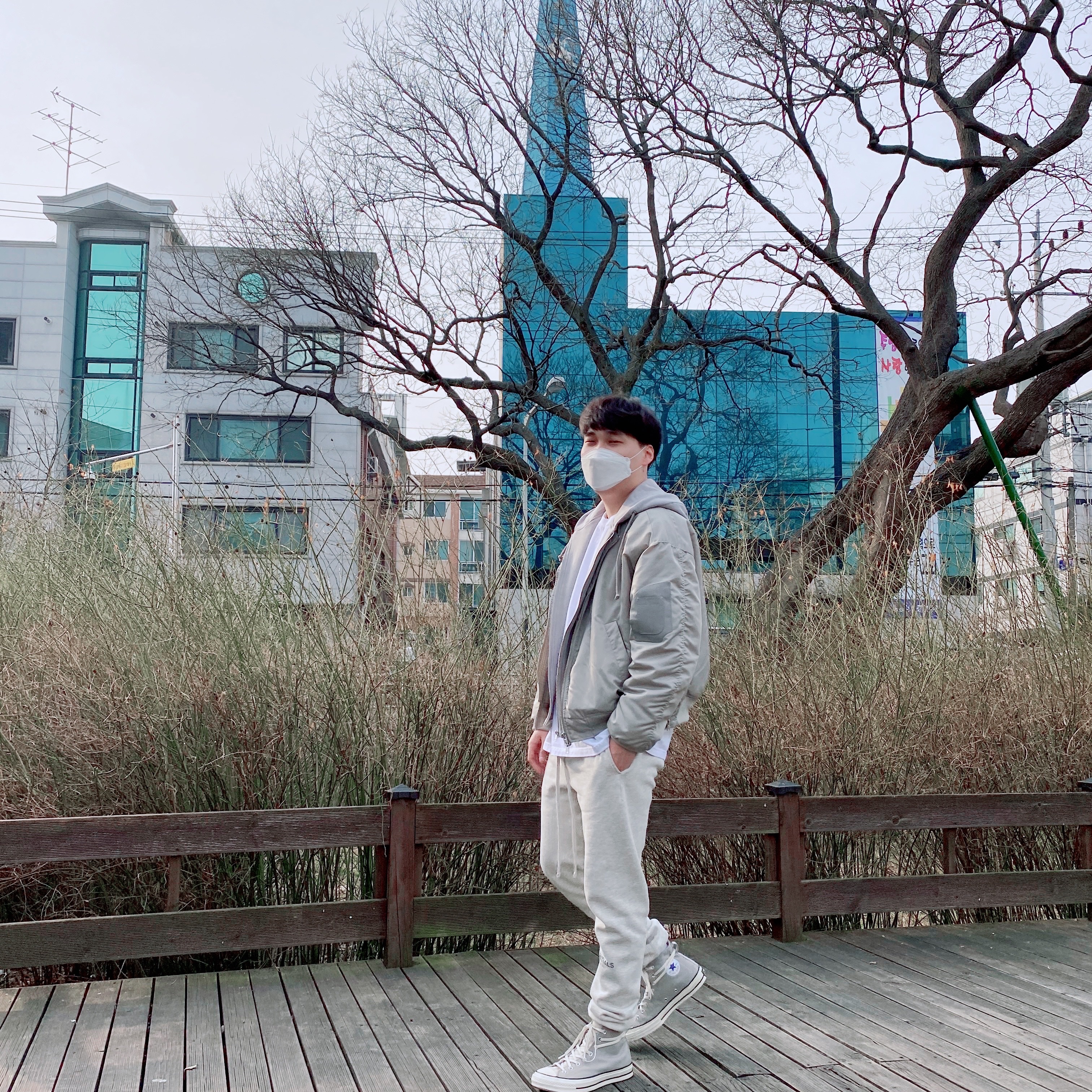 Essentials Sweatpants Oatmeal/Oatmeal Heather/Light Heather Oatmeal 2020, Converse x Fear of God Essentials Chuck 70 Hi Grey 착용 스타일