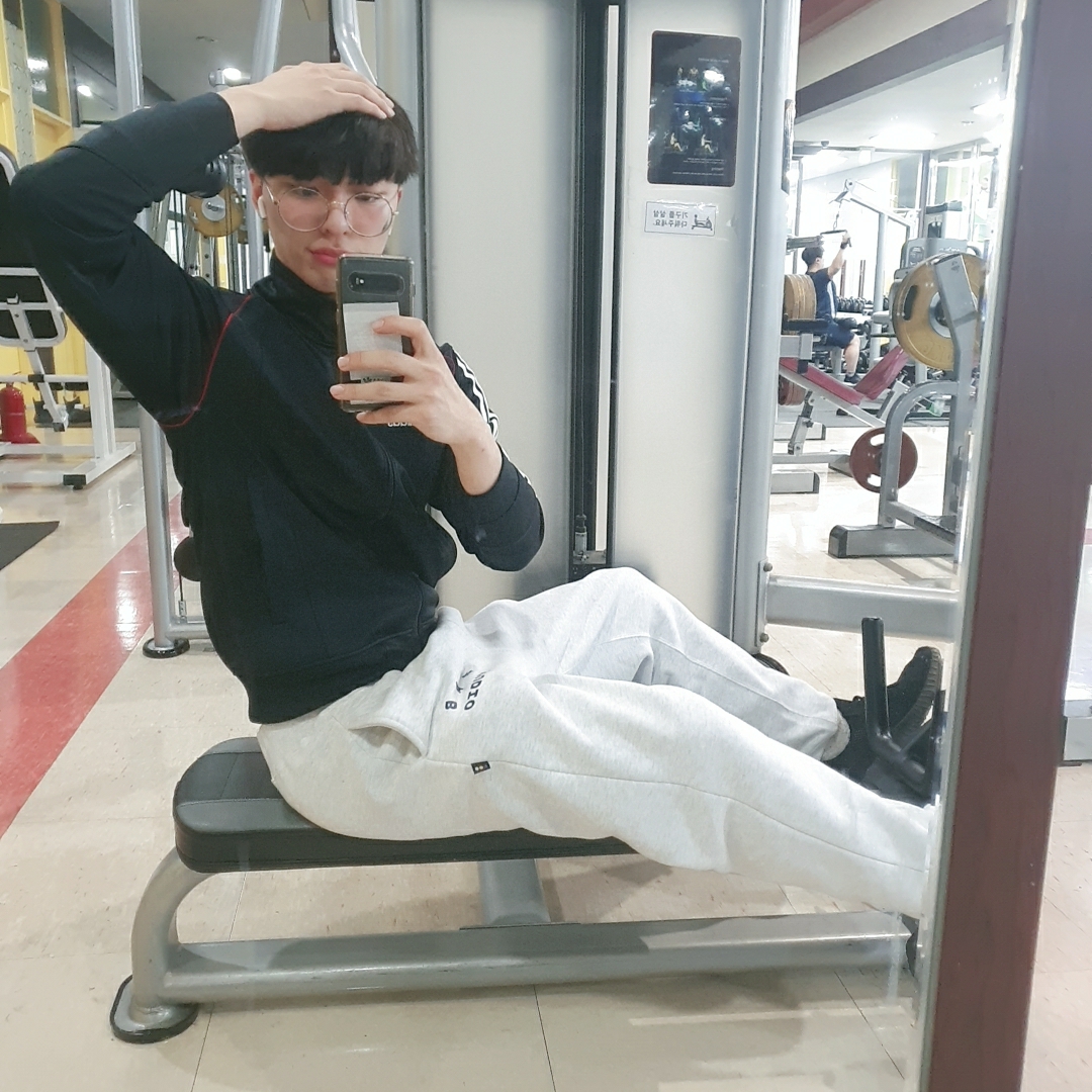 IAB Studio Sweatpants Gray - 21SS, Adidas Yeezy Boost 350 V2 Core Black White 2016 착용 스타일