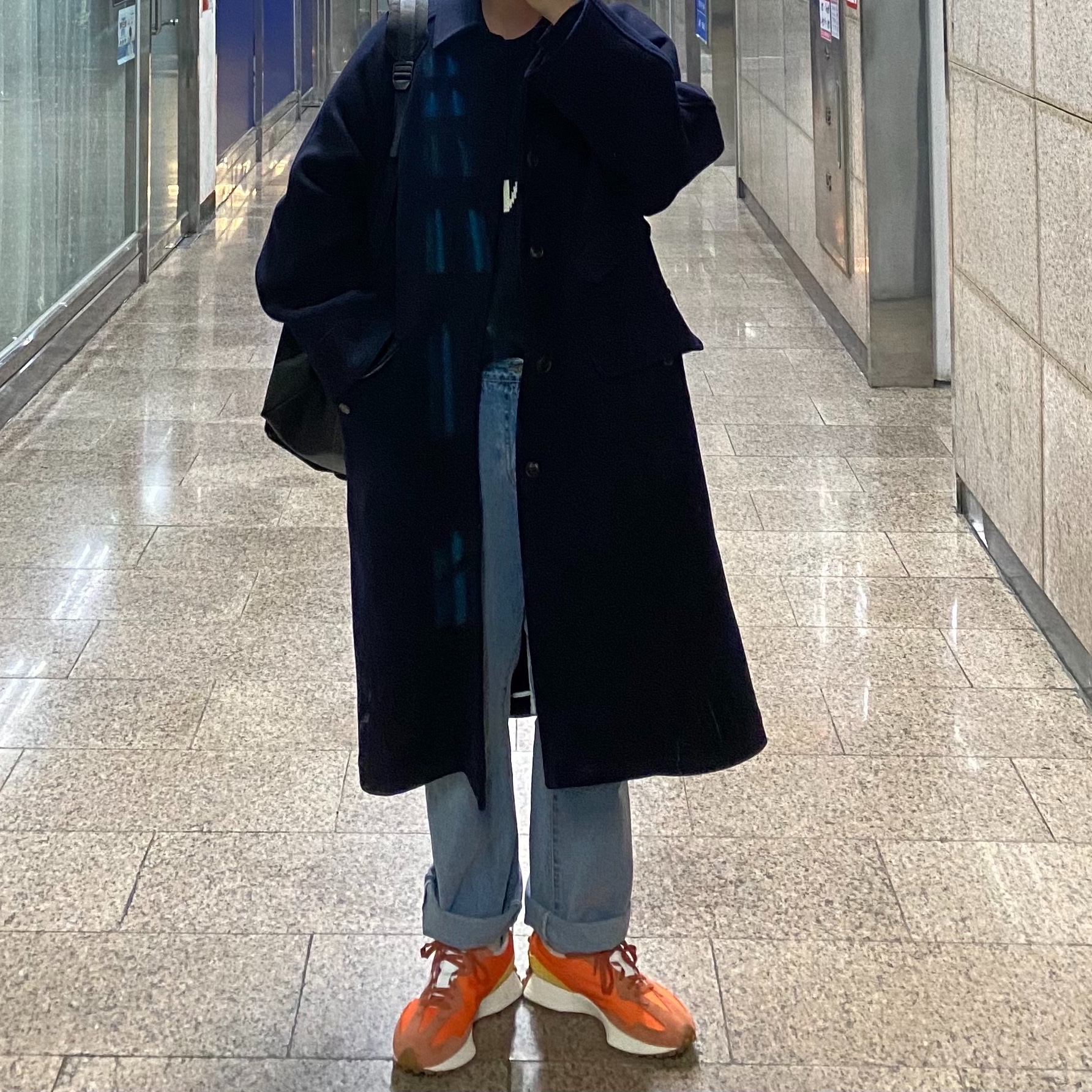 New Balance 327 Orange, Essentials Knit Sweater Black 2020 착용 스타일
