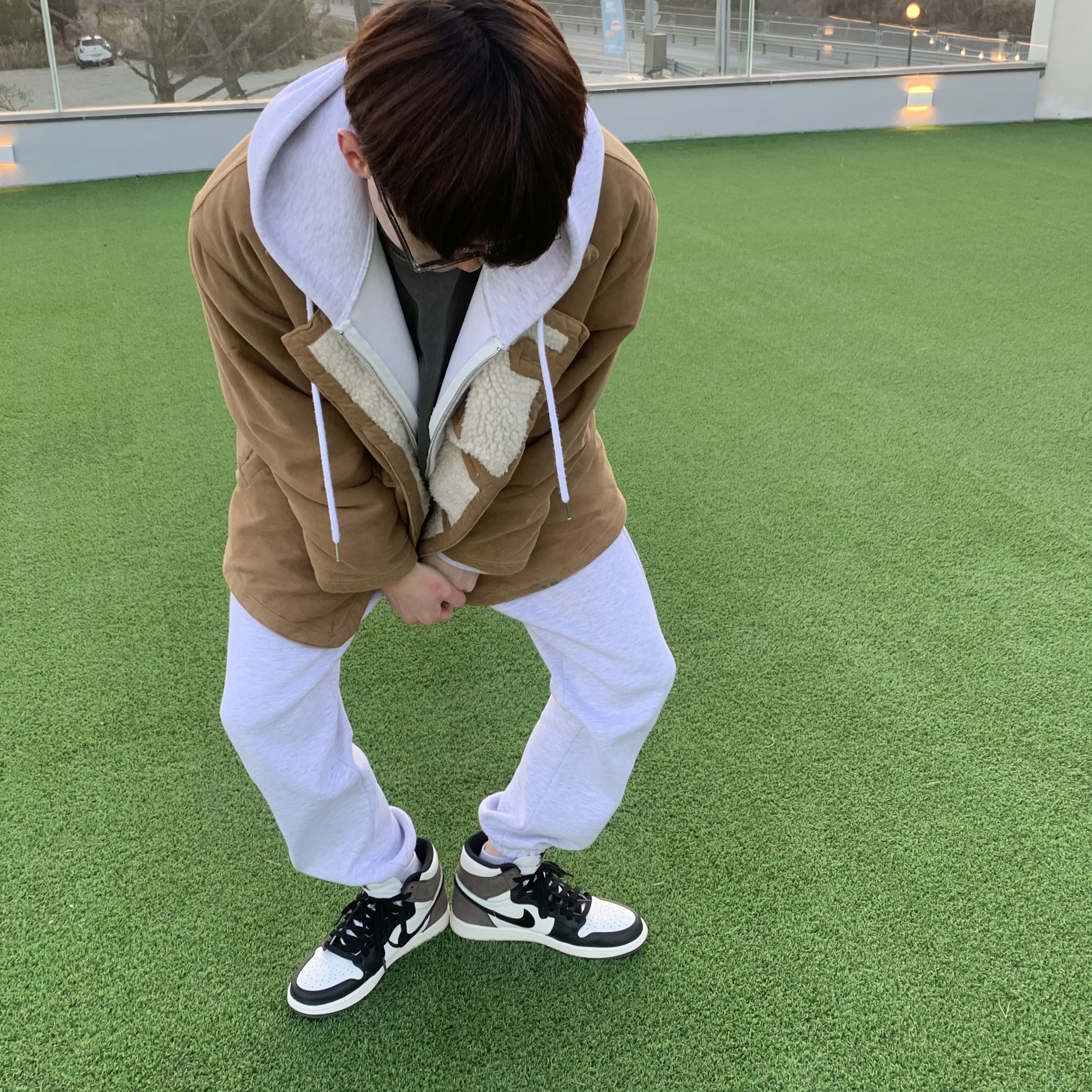 Jordan 1 Retro High OG Black Mocha 착용 스타일