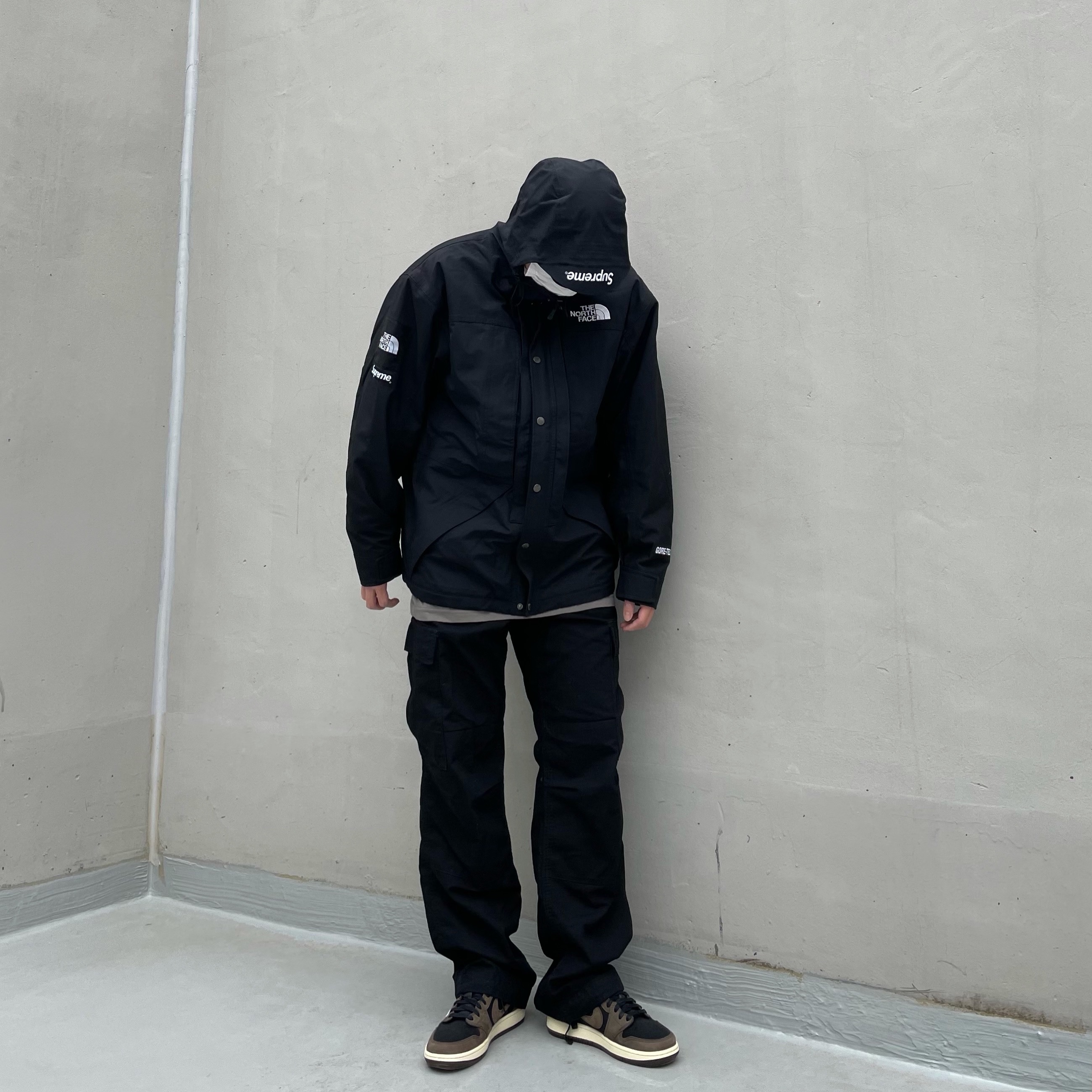Jordan 1 x Travis Scott Retro Low OG SP Mocha, Supreme x The North Face RTG Jacket + Vest Black - 20SS 착용 스타일 - 2