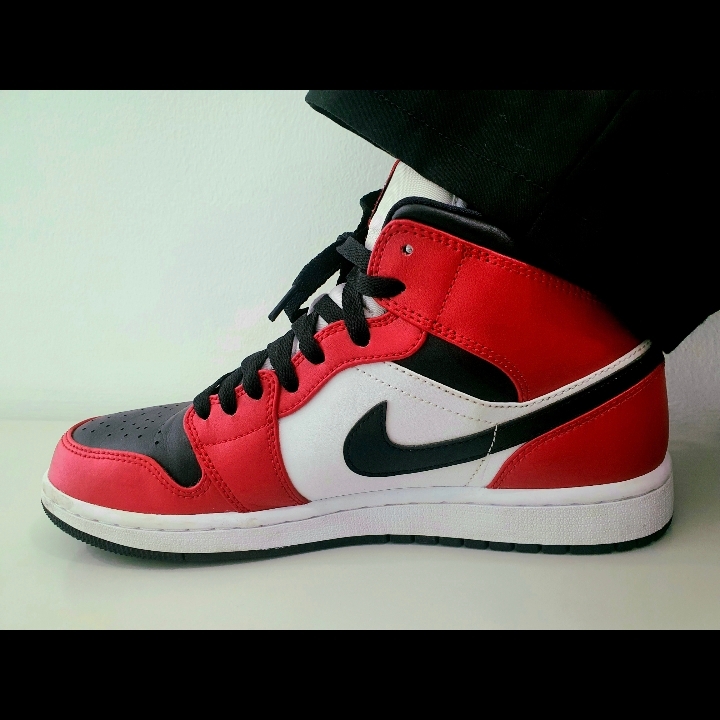 Jordan 1 Mid Chicago Black Toe 착용 스타일
