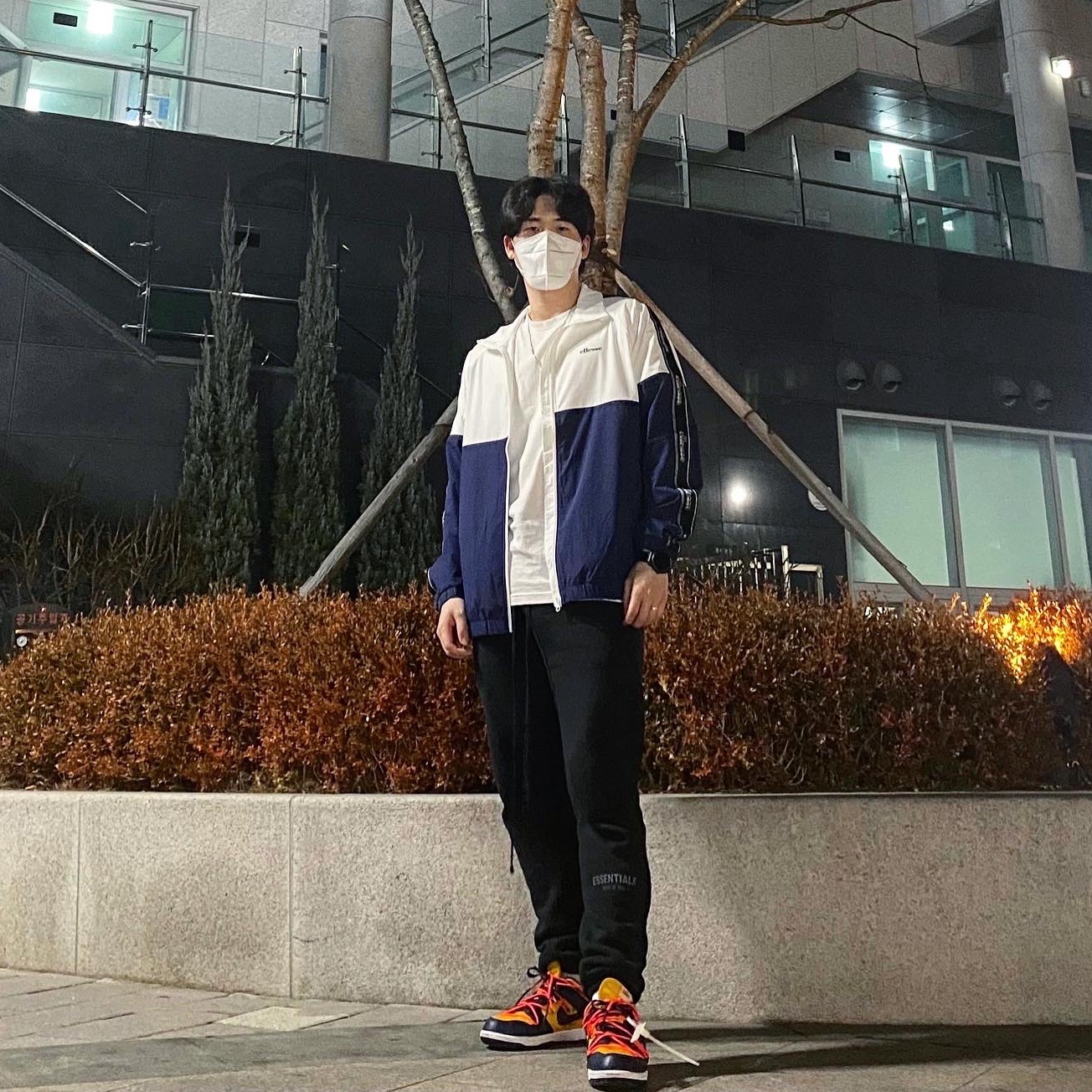 Nike x Off-White Dunk Low University Gold Midnight Navy 착용 스타일
