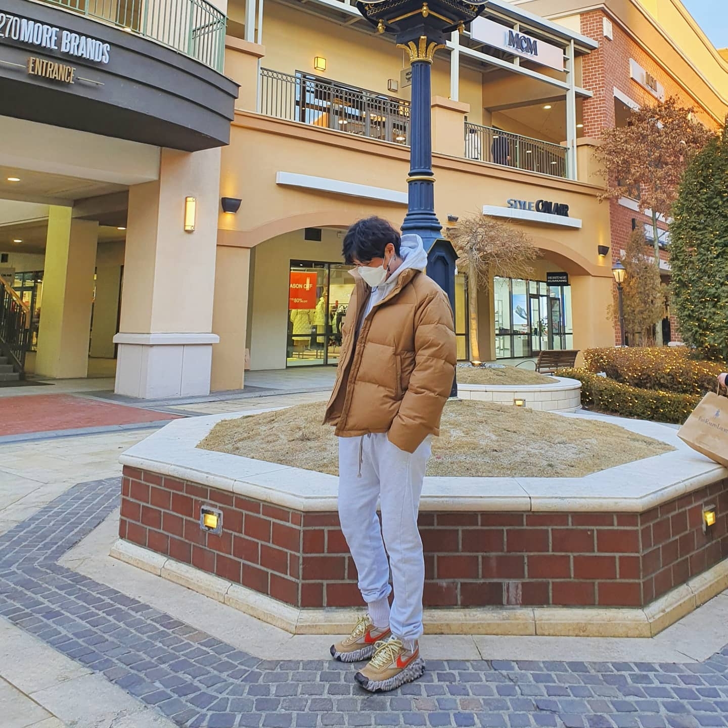 Nike Overbreak SP Fossil 착용 스타일 - 3