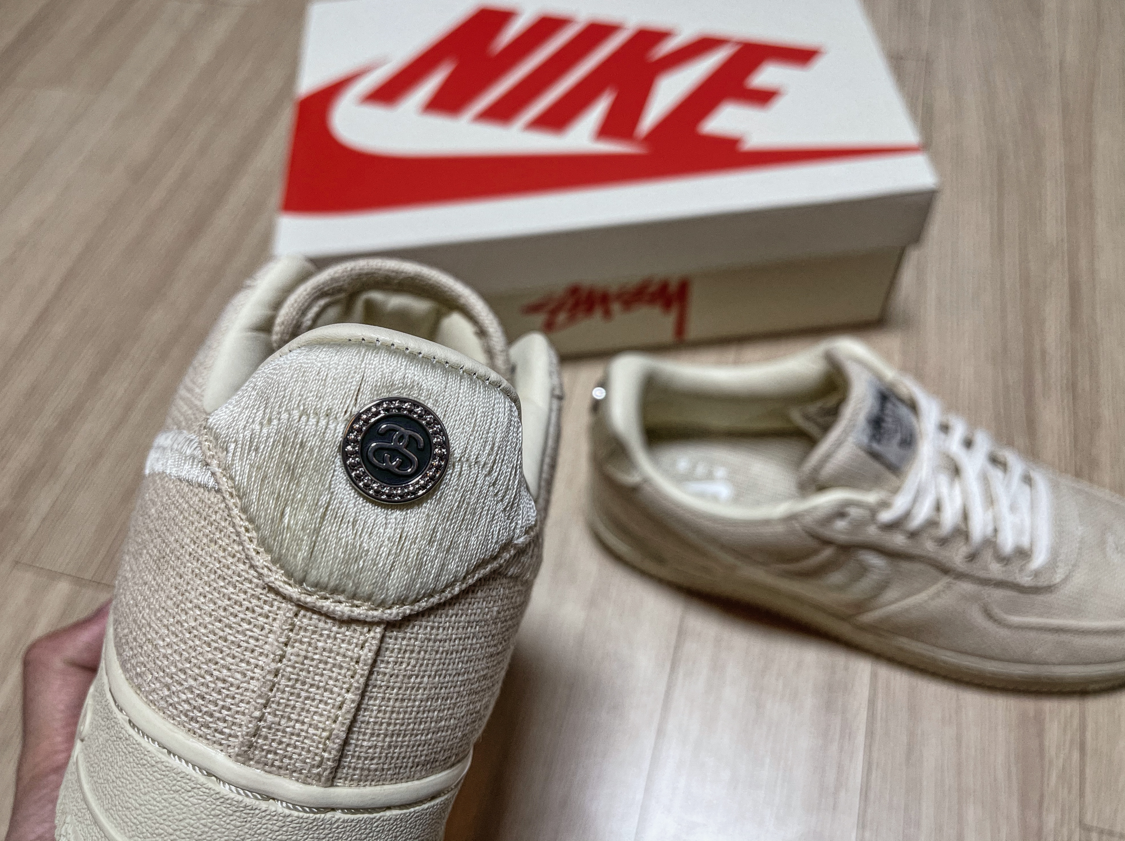 Nike x Stussy Air Force 1 Low Fossil 착용 스타일 - 5