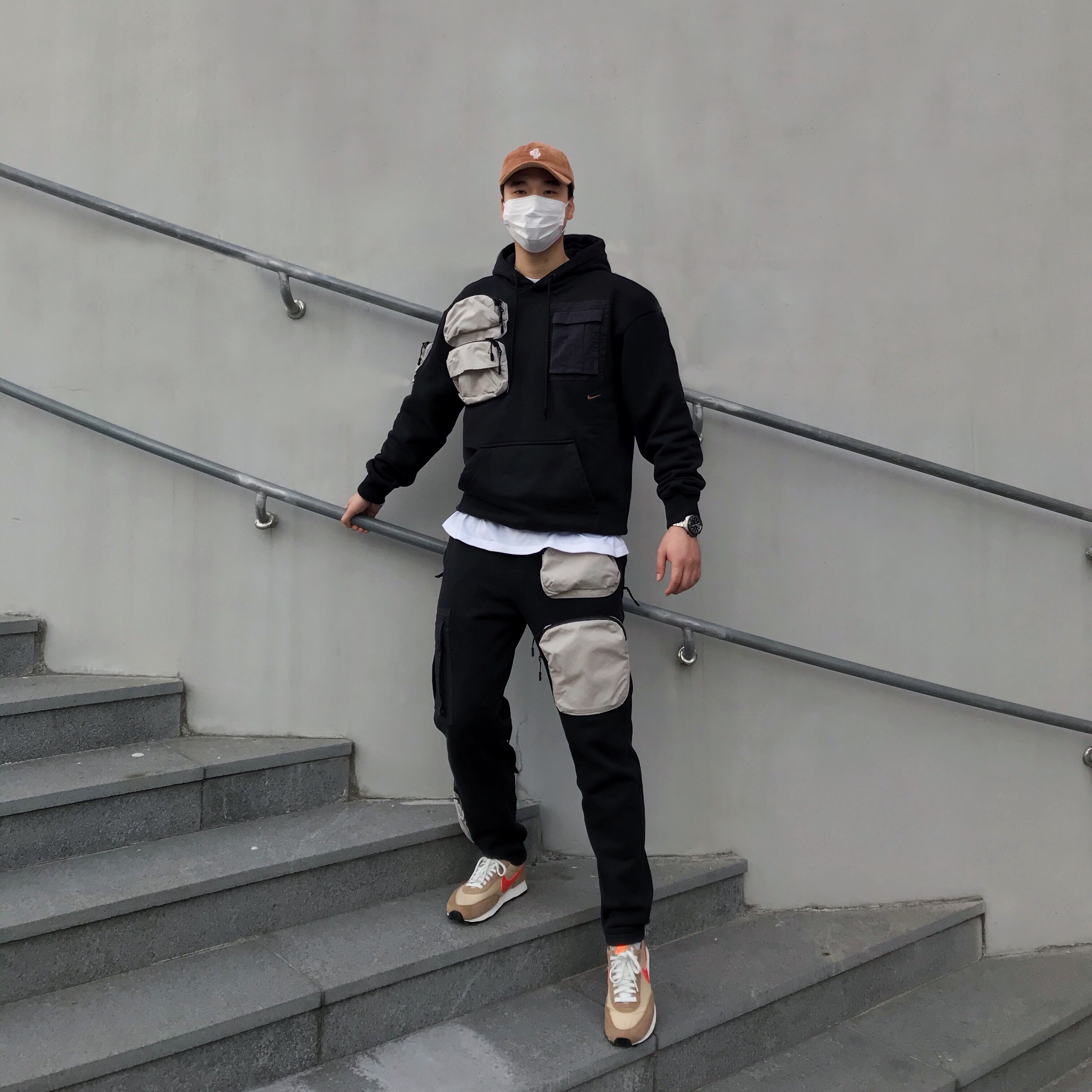 Nike x Travis Scott NRG AG Utility Hoodie Black, Nike x Travis Scott NRG AG Utility Sweatpants Black 착용 스타일