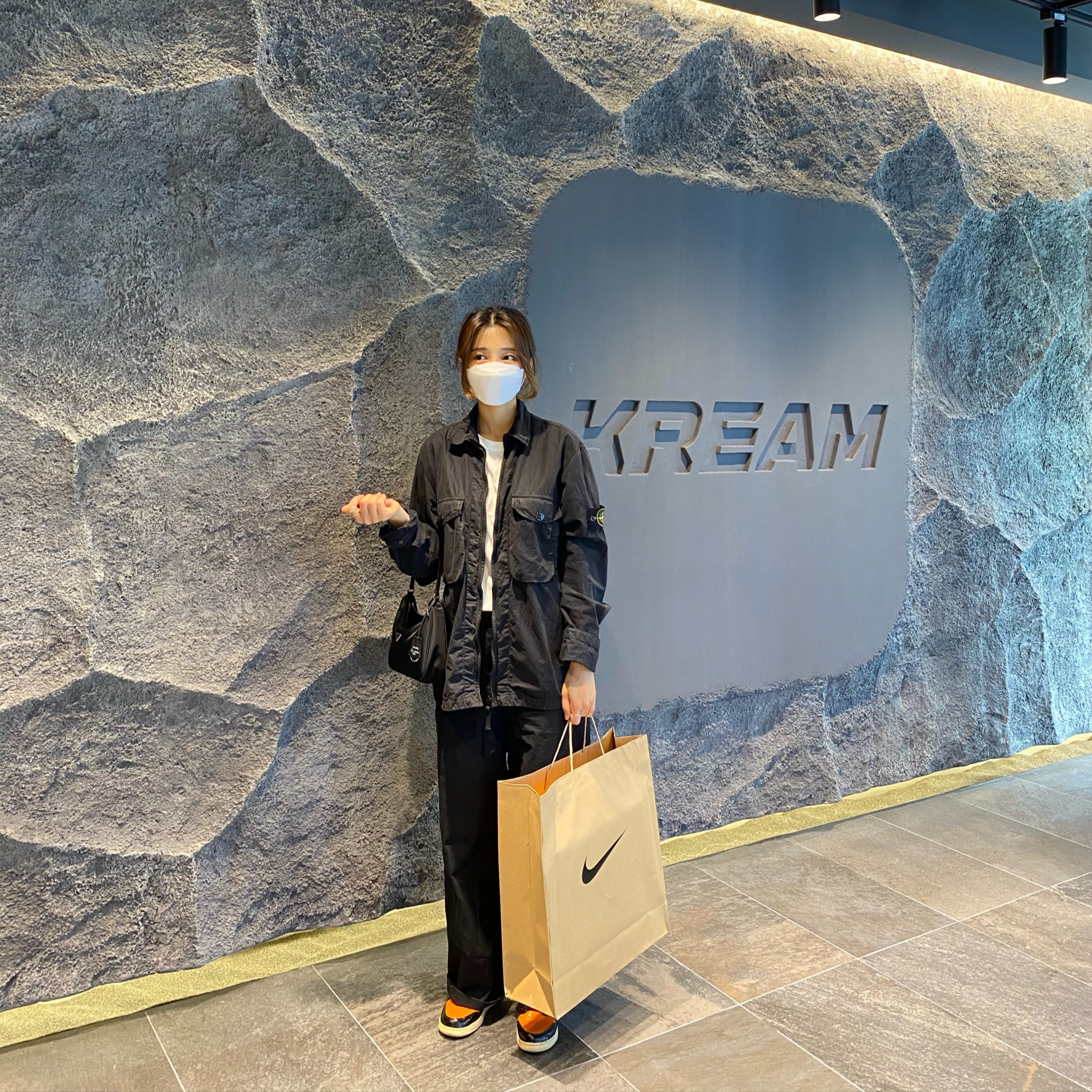 Jordan 1 Retro High Shattered Backboard 3.0, Nike x Fear of God Air Fear of God 1 Triple Black 착용 스타일